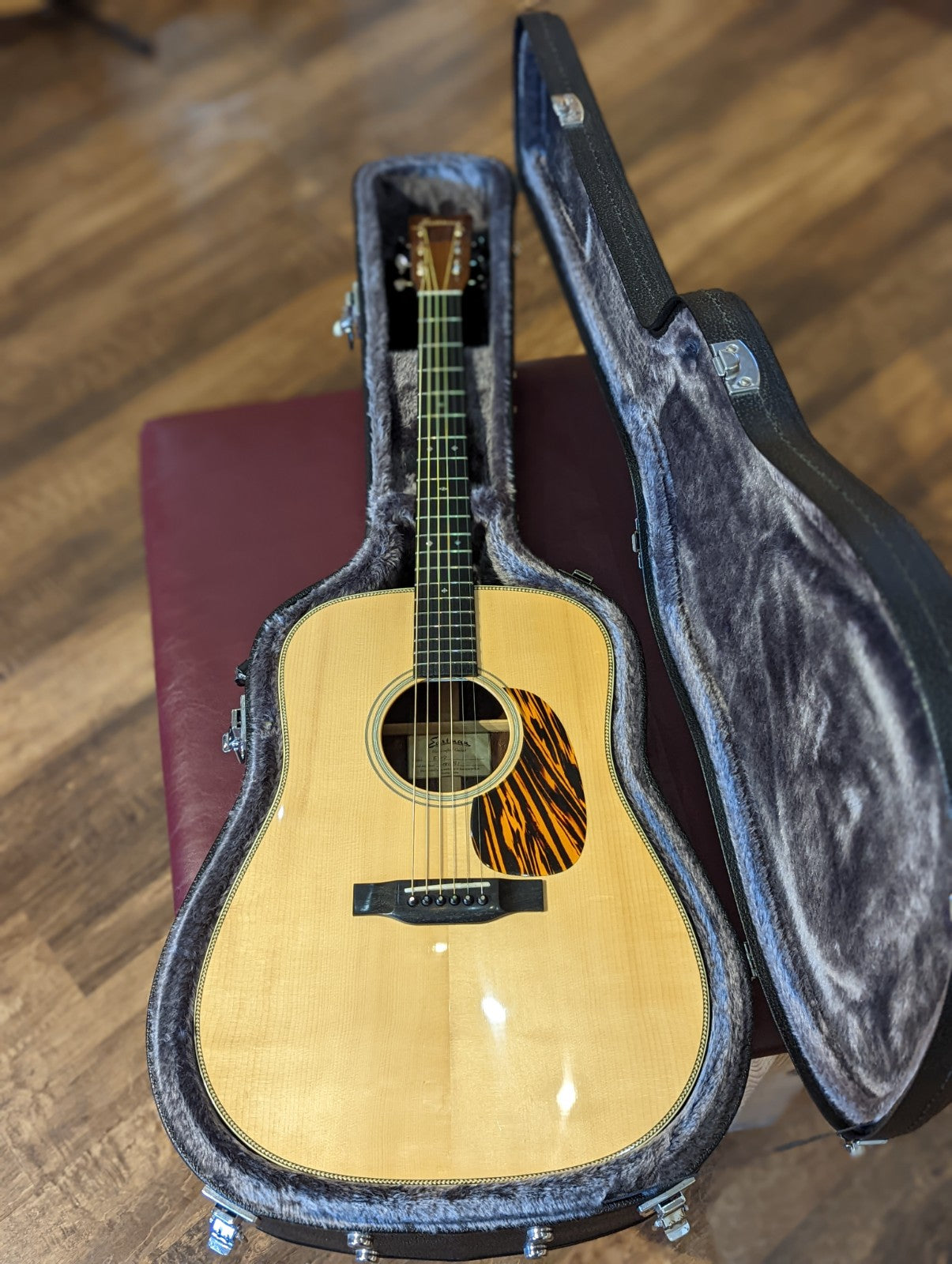 Eastman E20D Dreadnought Acoustic Guitar w/Case (2011)