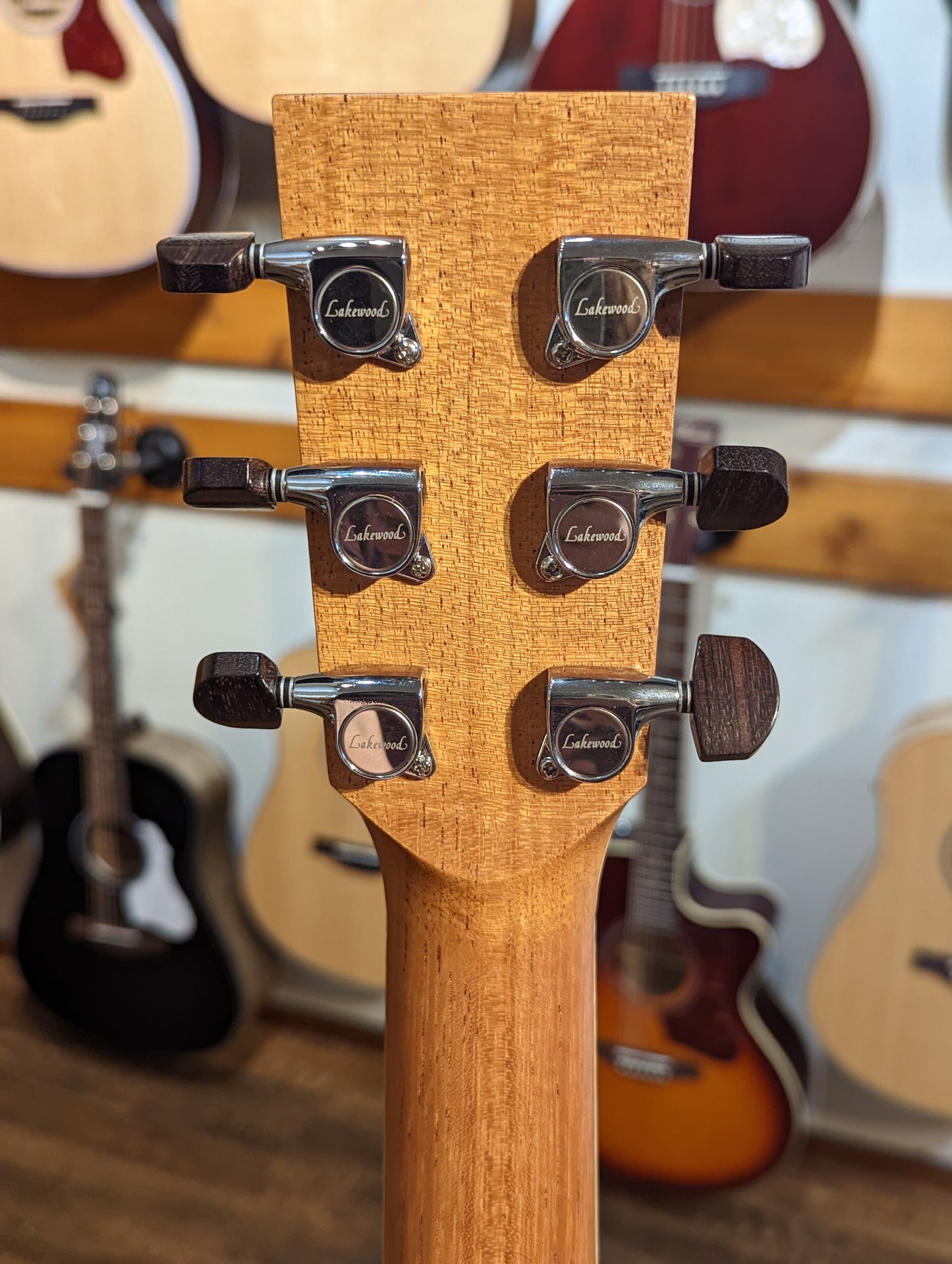 Lakewood M-32 Custom Acoustic/Electric Guitar w/Case
