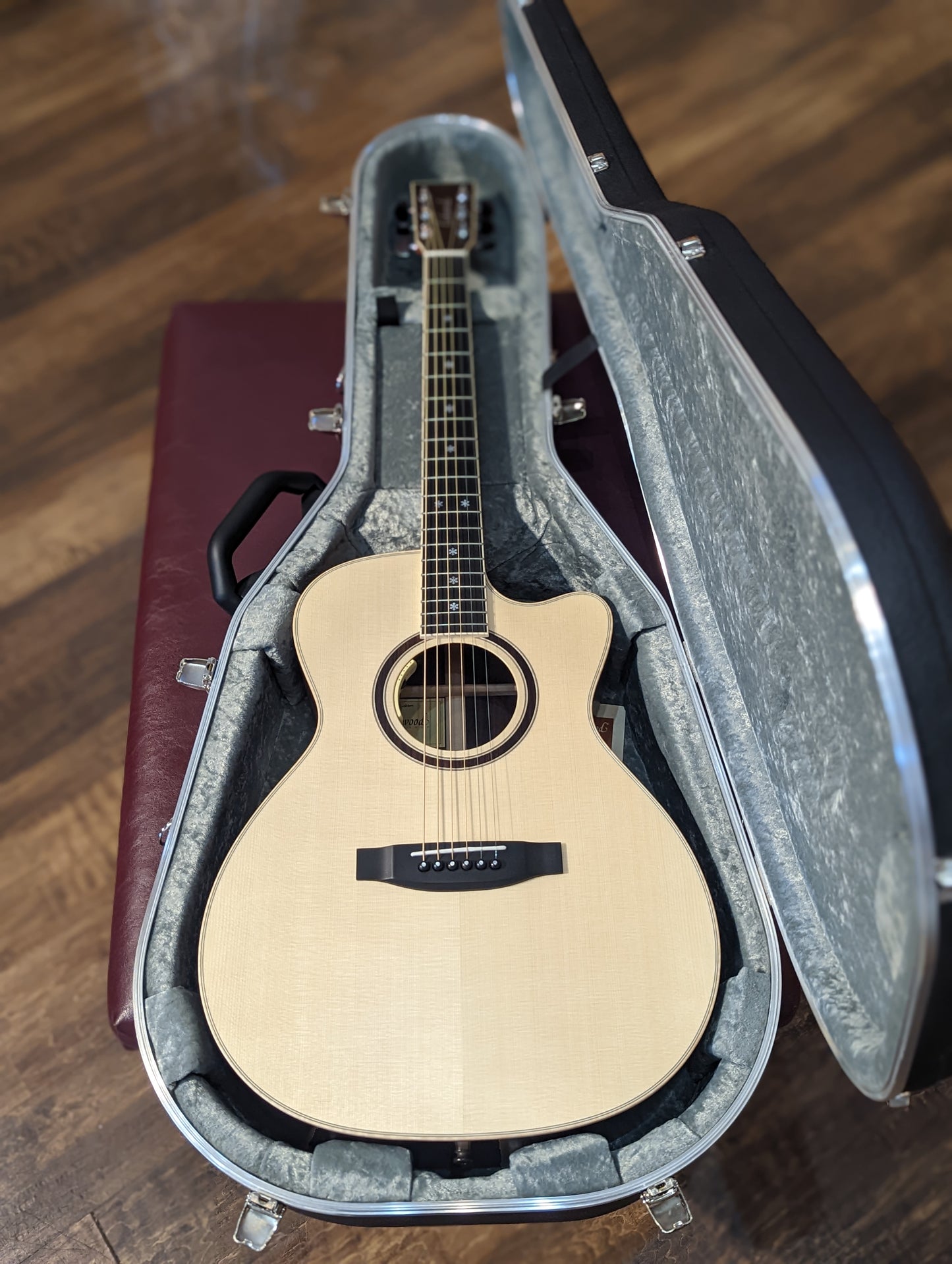 Lakewood M-32 Custom Acoustic/Electric Guitar w/Case