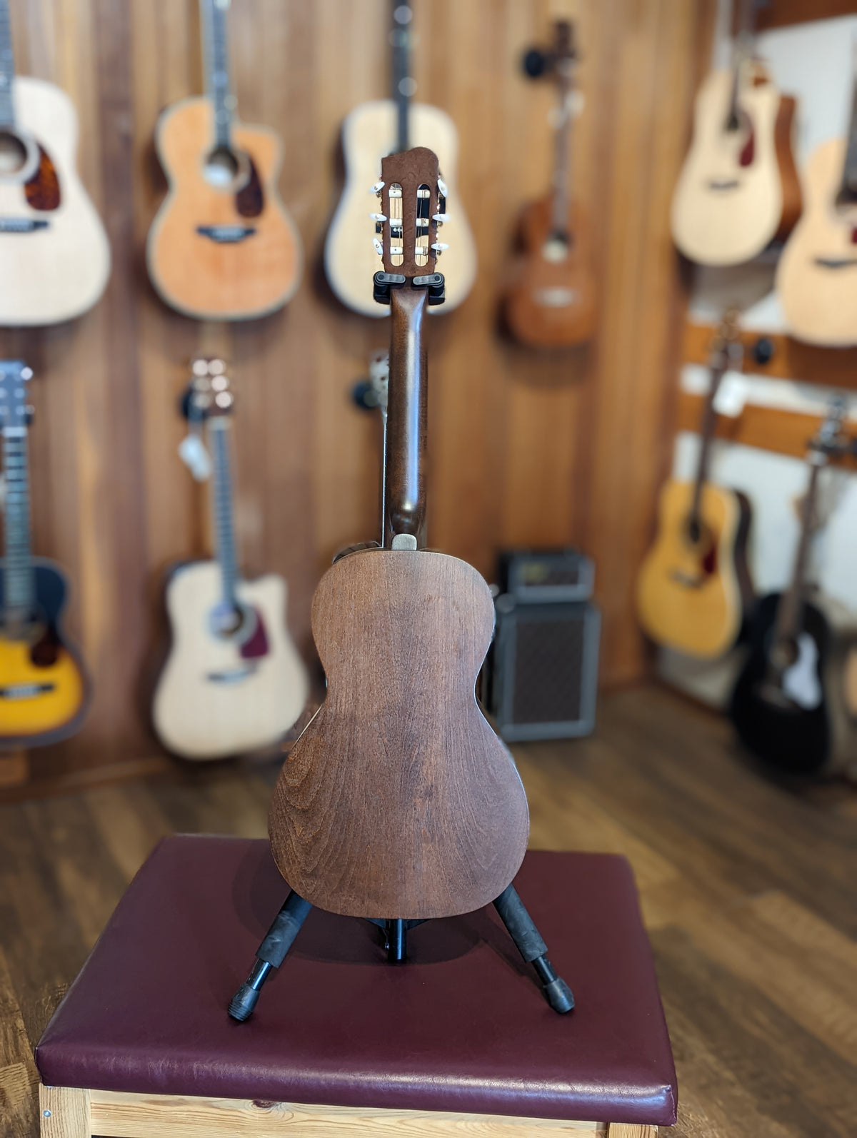 Art & Lutherie Roadhouse Nylon Bourbon Burst w/Gig Bag (Used)