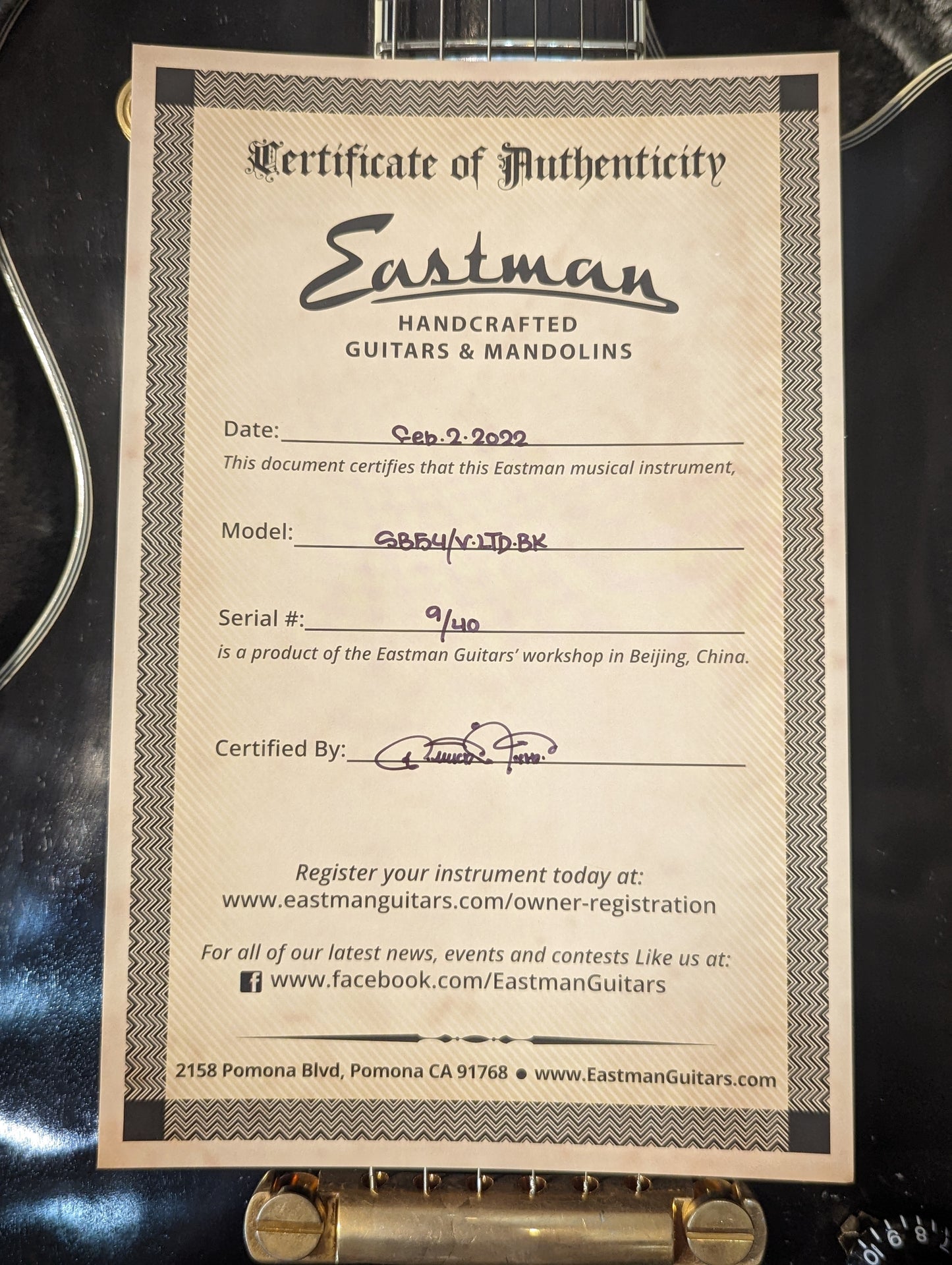 Eastman SB54/V-LTD-BK Limited Edition Electric Guitar w/Case