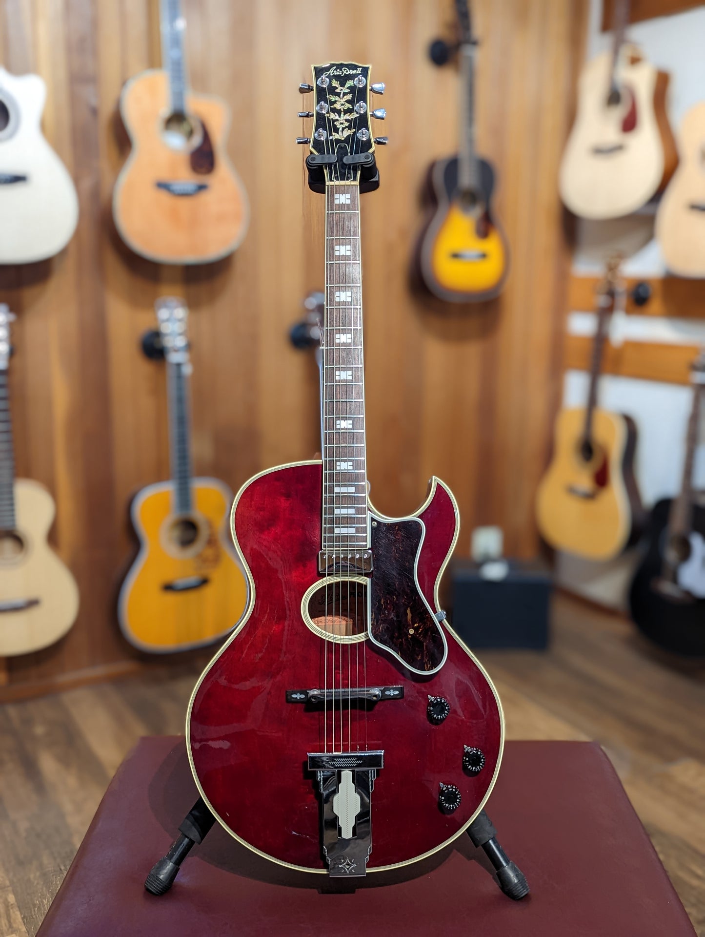 Aria AA615 Hollow Body Electric Guitar “Howard Roberts” Style w/Case (1970's)