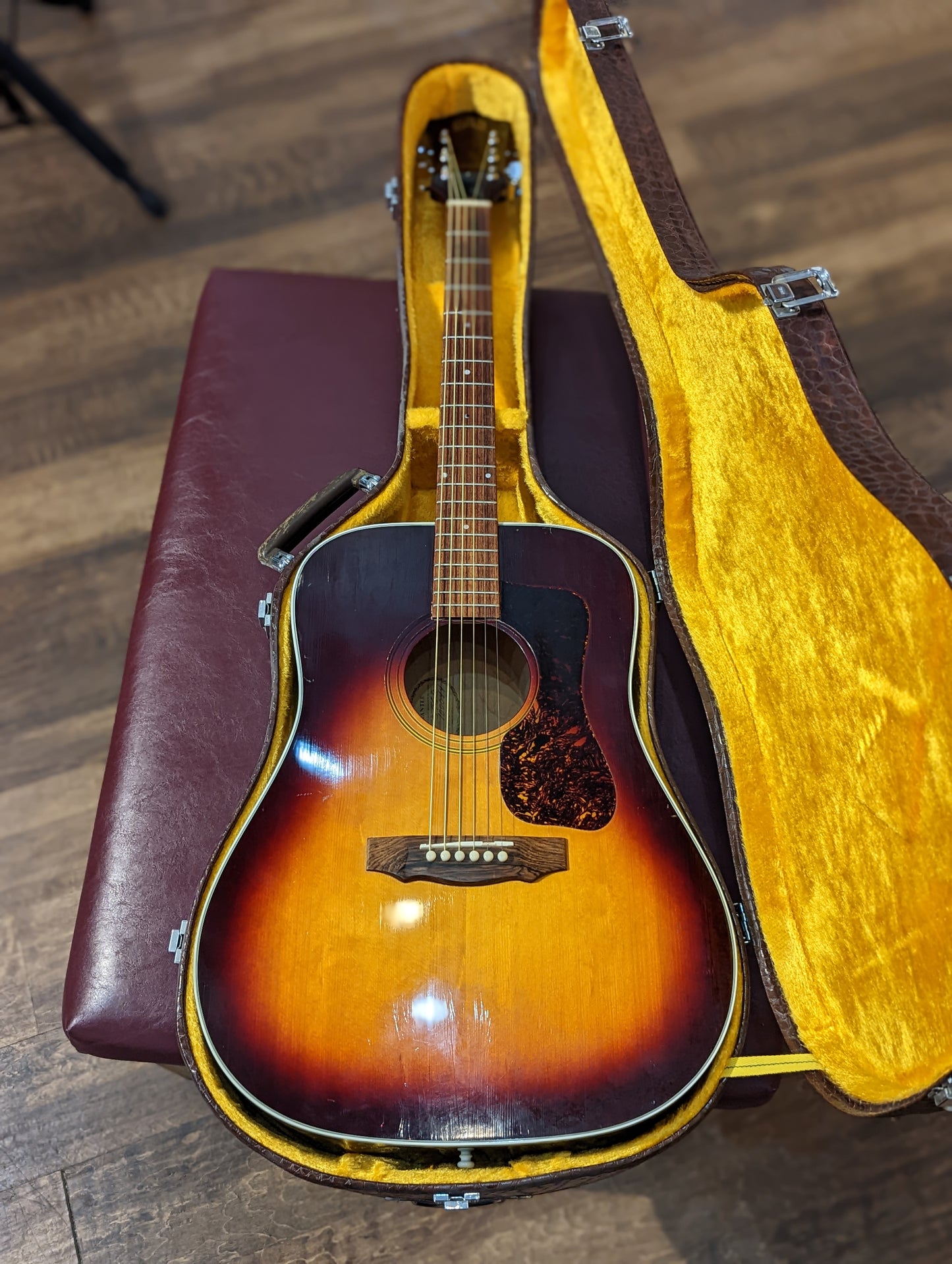 Guild G37SB Dreadnought Acoustic Guitar w/Case (1974)