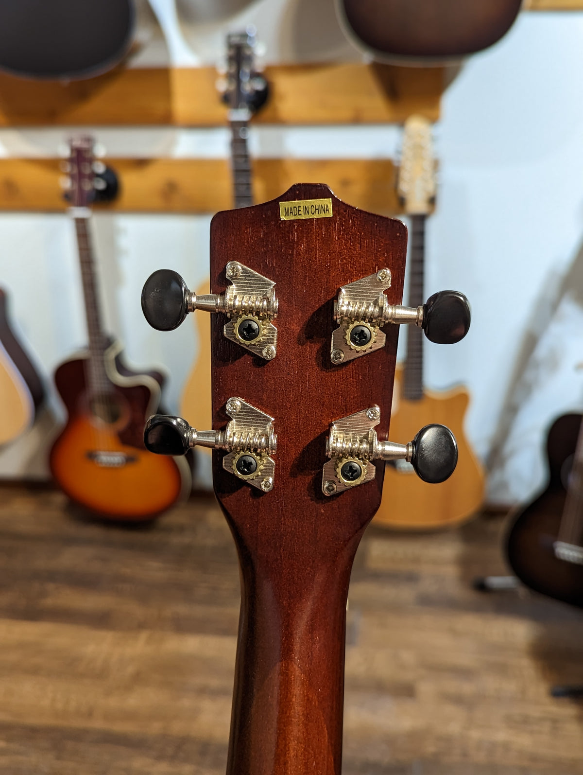 Leho ALUT-M Tenor Ukulele w/Gigbag (Used)
