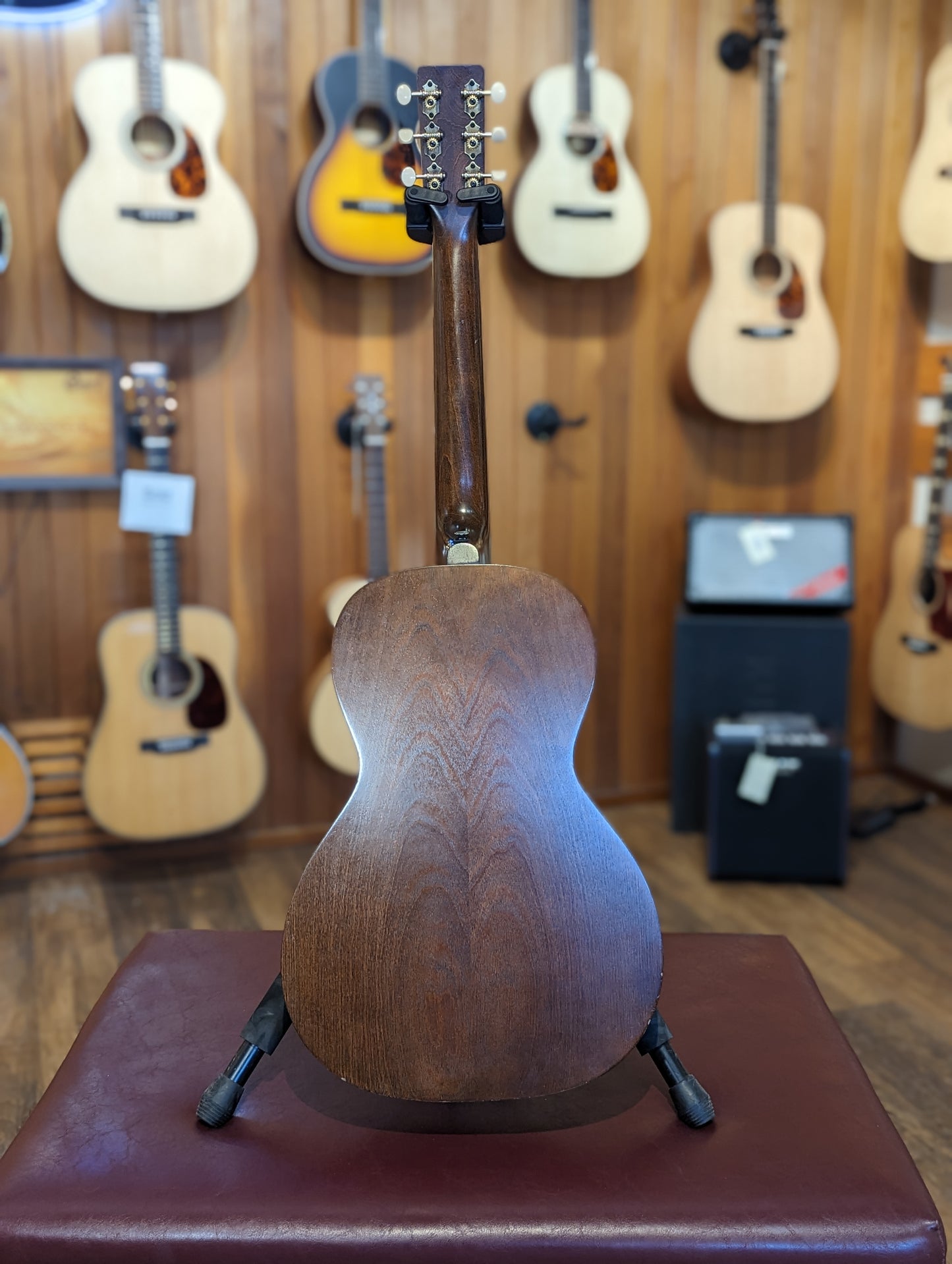 Art & Lutherie Roadhouse Bourbon Burst A/E (Used)