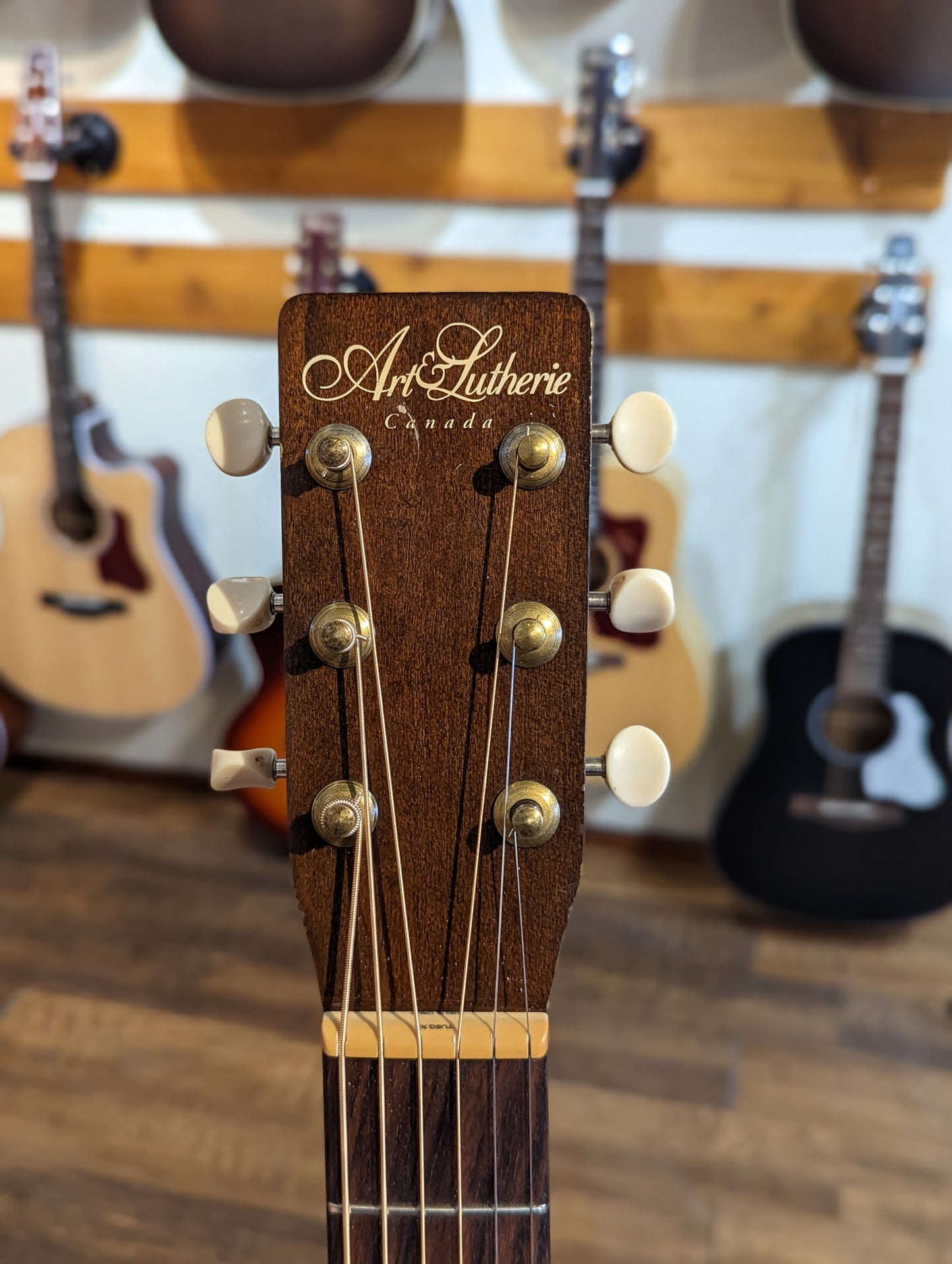 Art & Lutherie Roadhouse Bourbon Burst A/E (Used)