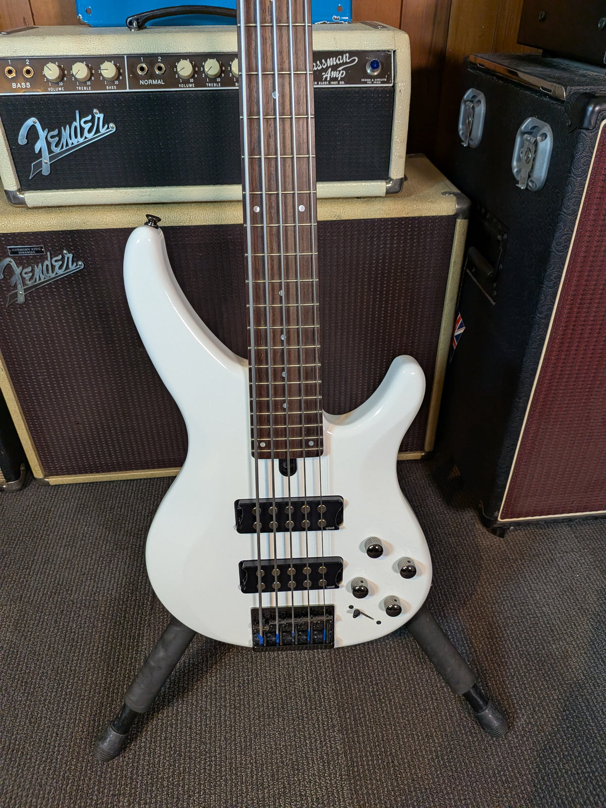 Yamaha TRBX305 5-String Active Bass Guitar w/Gig Bag - White (Used)