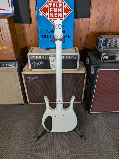 Danelectro White Hot Longhorn Semi-Hollow Short Scale Bass Guitar - White (B-Stock)