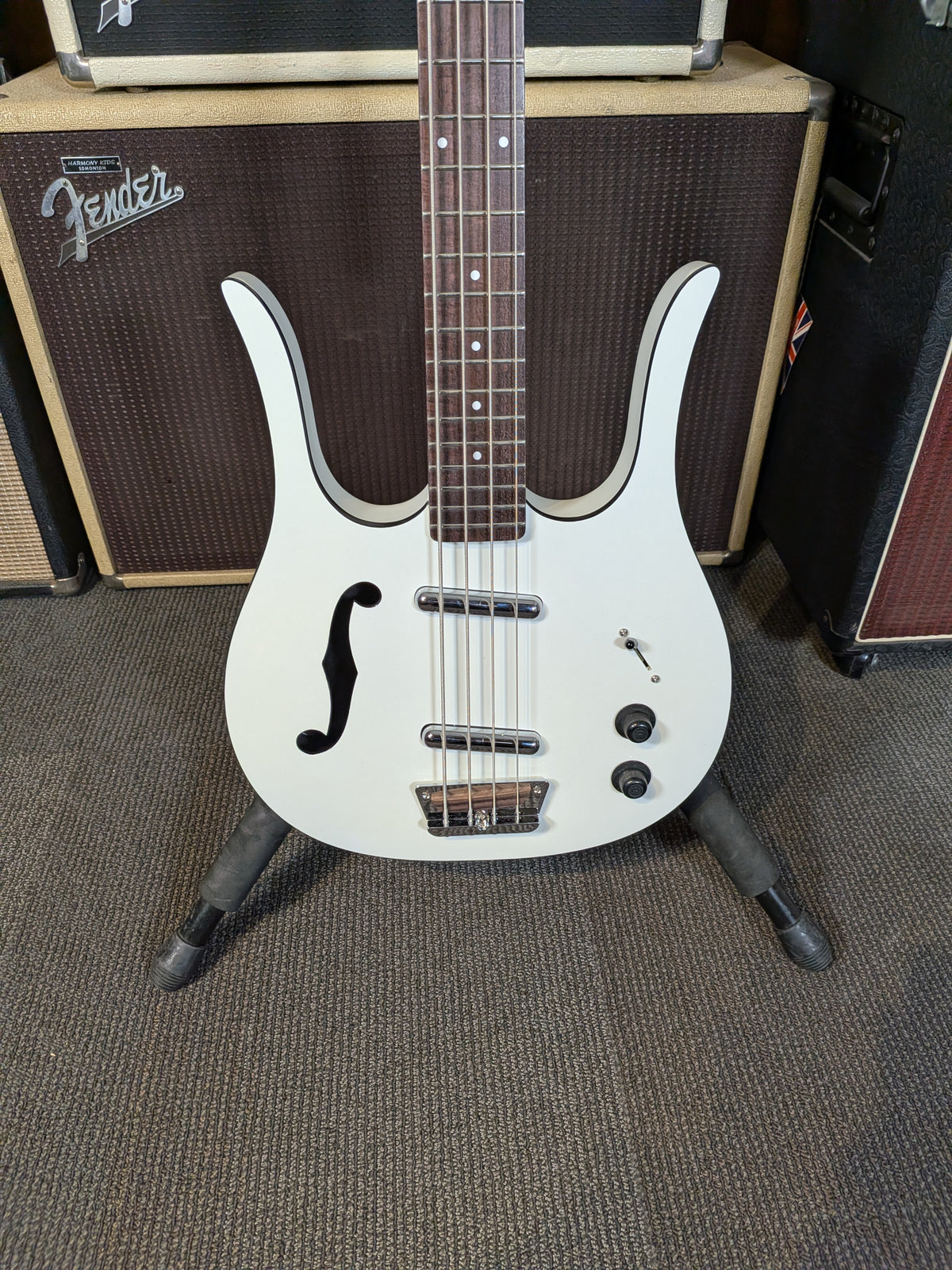 Danelectro White Hot Longhorn Semi-Hollow Short Scale Bass Guitar - White (B-Stock)