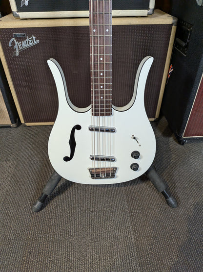 Danelectro White Hot Longhorn Semi-Hollow Short Scale Bass Guitar - White (B-Stock)