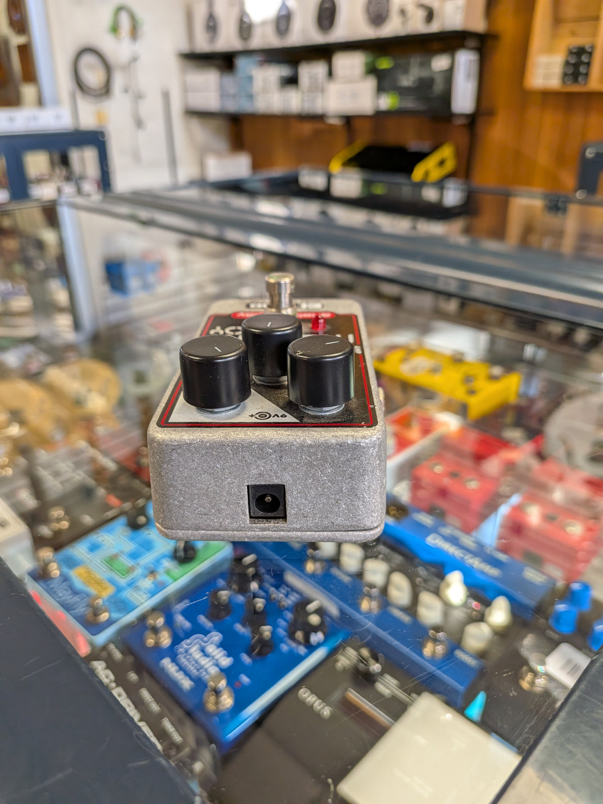 Electro-Harmonix Memory Toy Analog Delay Pedal w/ Modulation (Used)