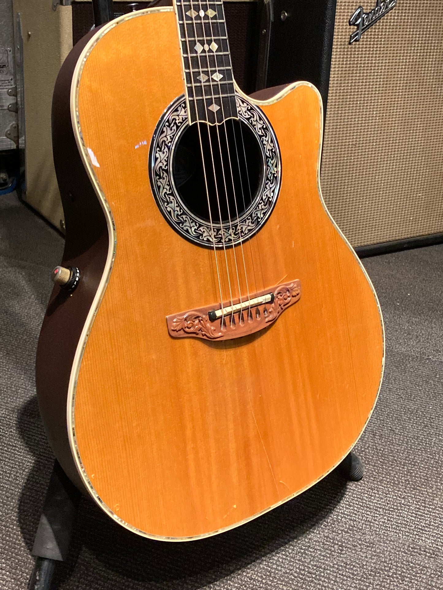 Ovation 1669 Custom Legend Acoustic Electric Guitar w/Case (1982-84)