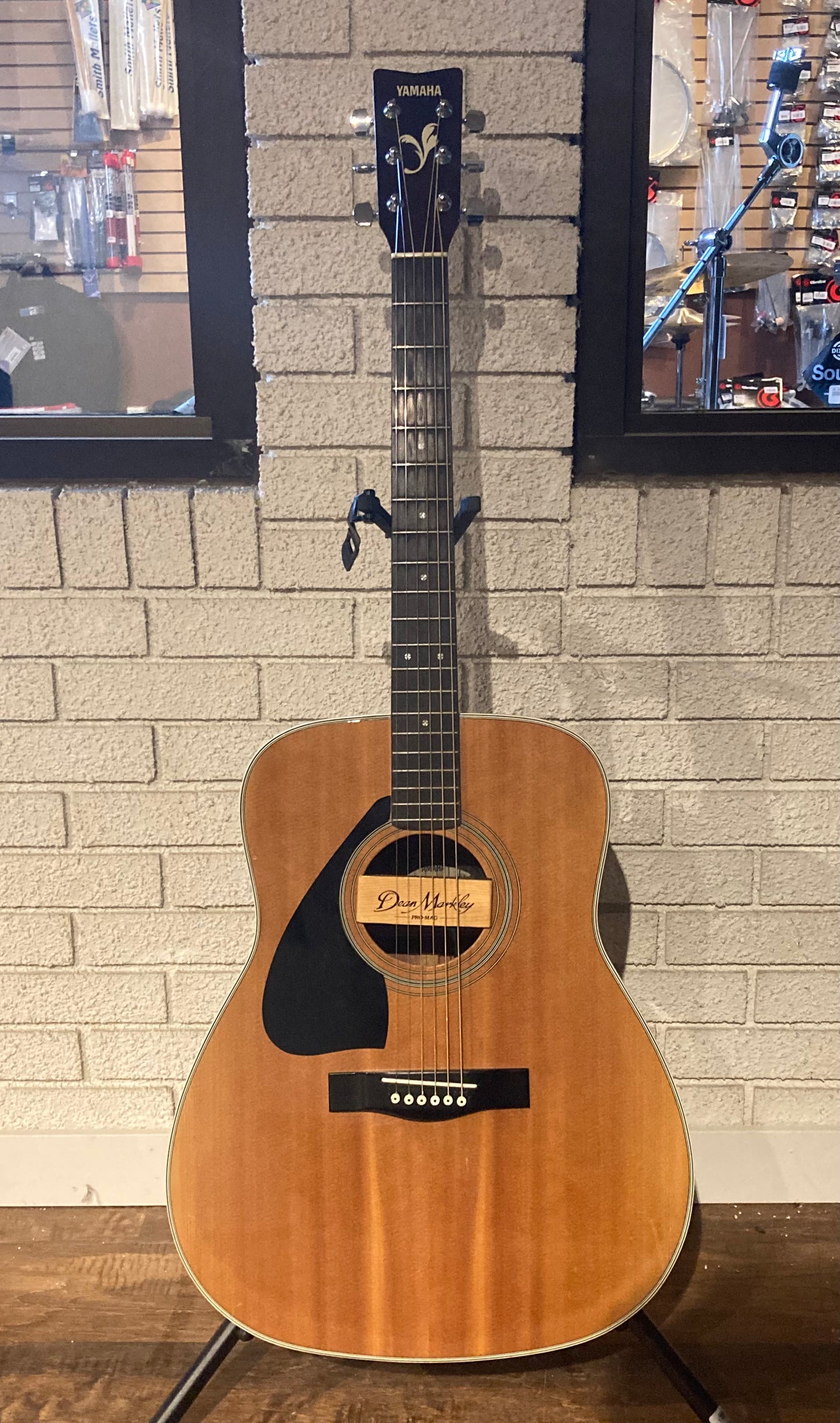 Yamaha FG-420-L Left Handed Acoustic/Electric Guitar w/Gig Bag (Used)