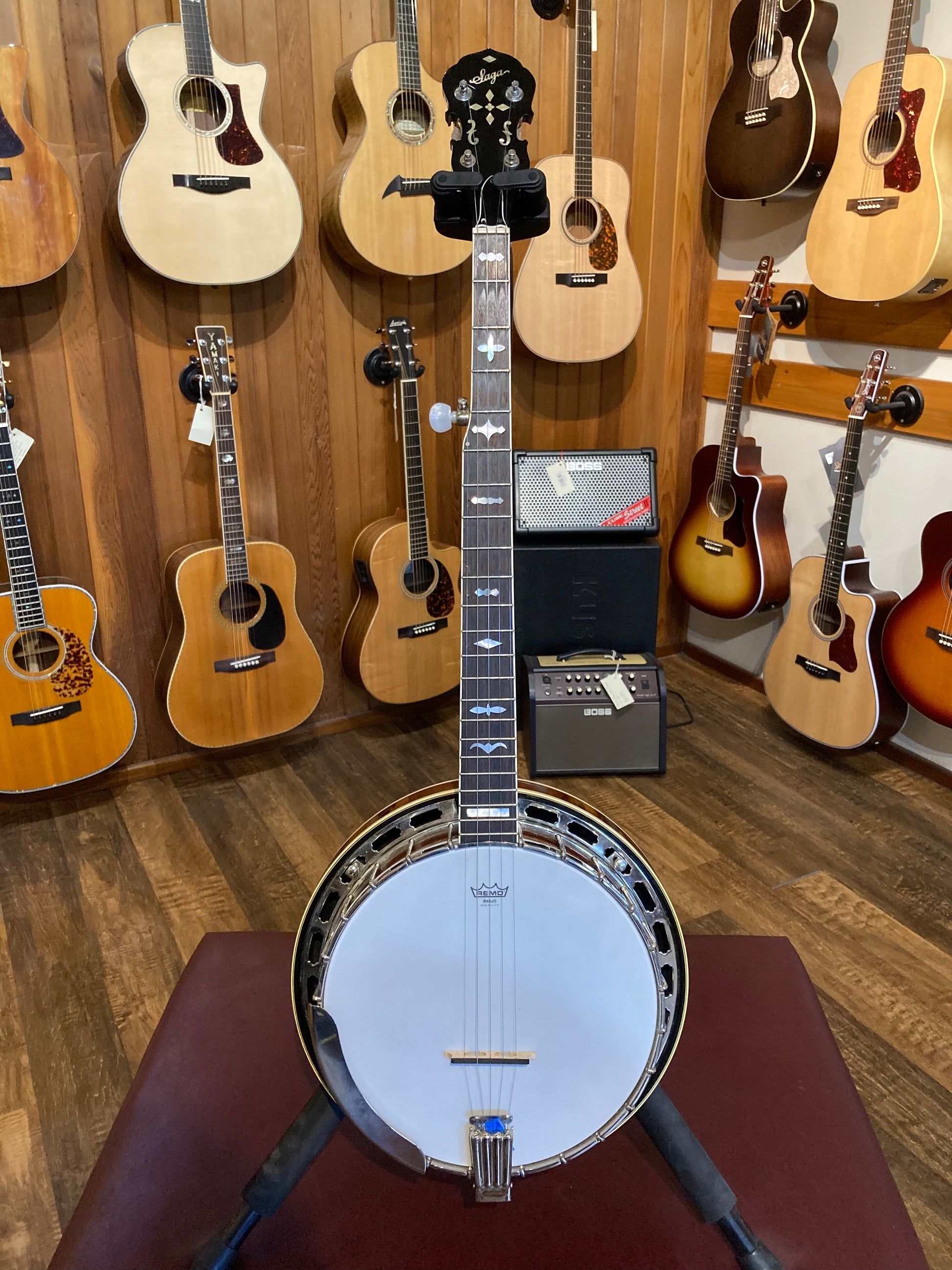 https://www.acousticmusicshop.com/cdn/shop/files/F637AE0D-D109-48B6-9EAB-E7E0E0215E03.heic?v=1690318341&width=1946