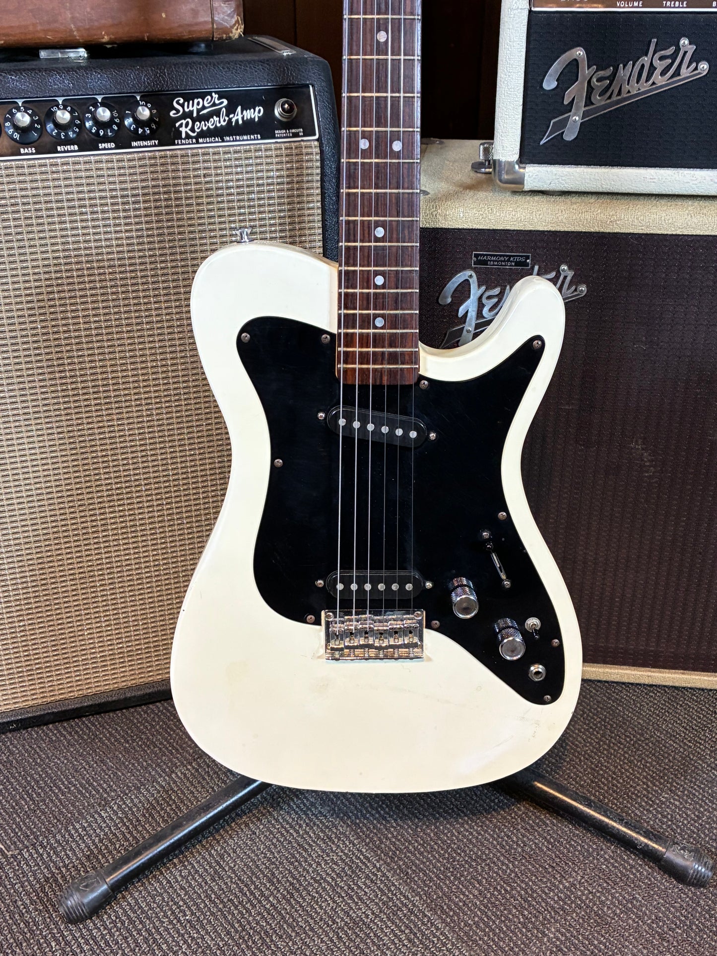 Series A Electric Guitar w/Gig Bag - White (Used)
