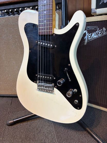 Series A Electric Guitar w/Gig Bag - White (Used)
