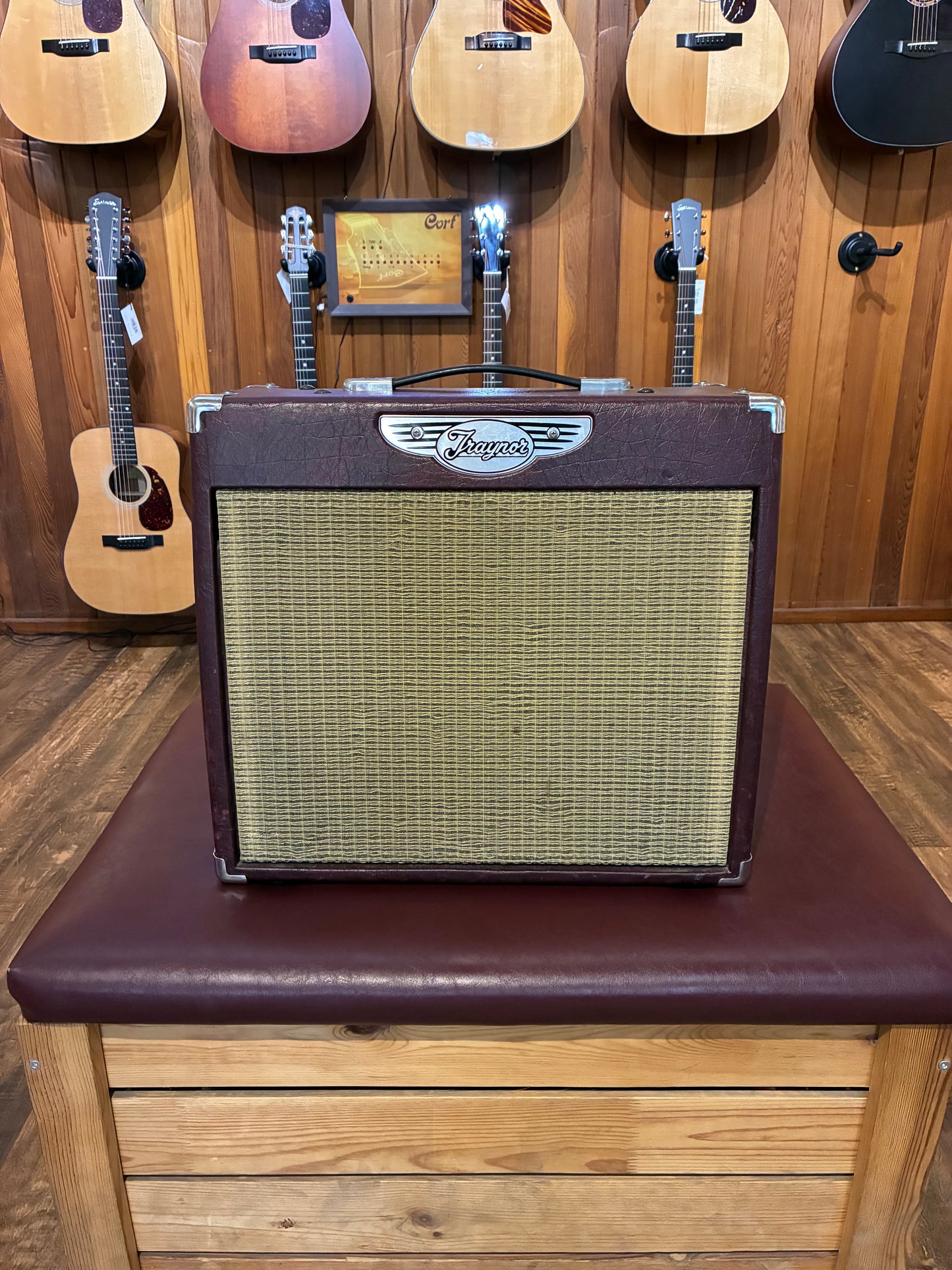 Traynor YCV20WR Custom Valve 1x12" 15w Guitar Combo - Wine Red (Used)