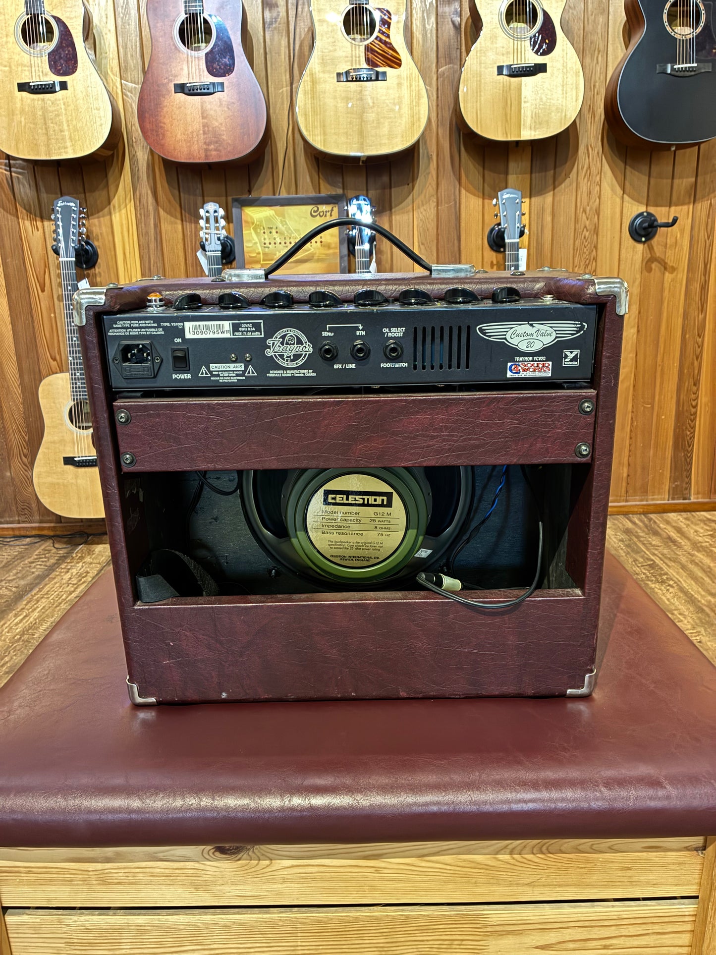 Traynor YCV20WR Custom Valve 1x12" 15w Guitar Combo - Wine Red (Used)