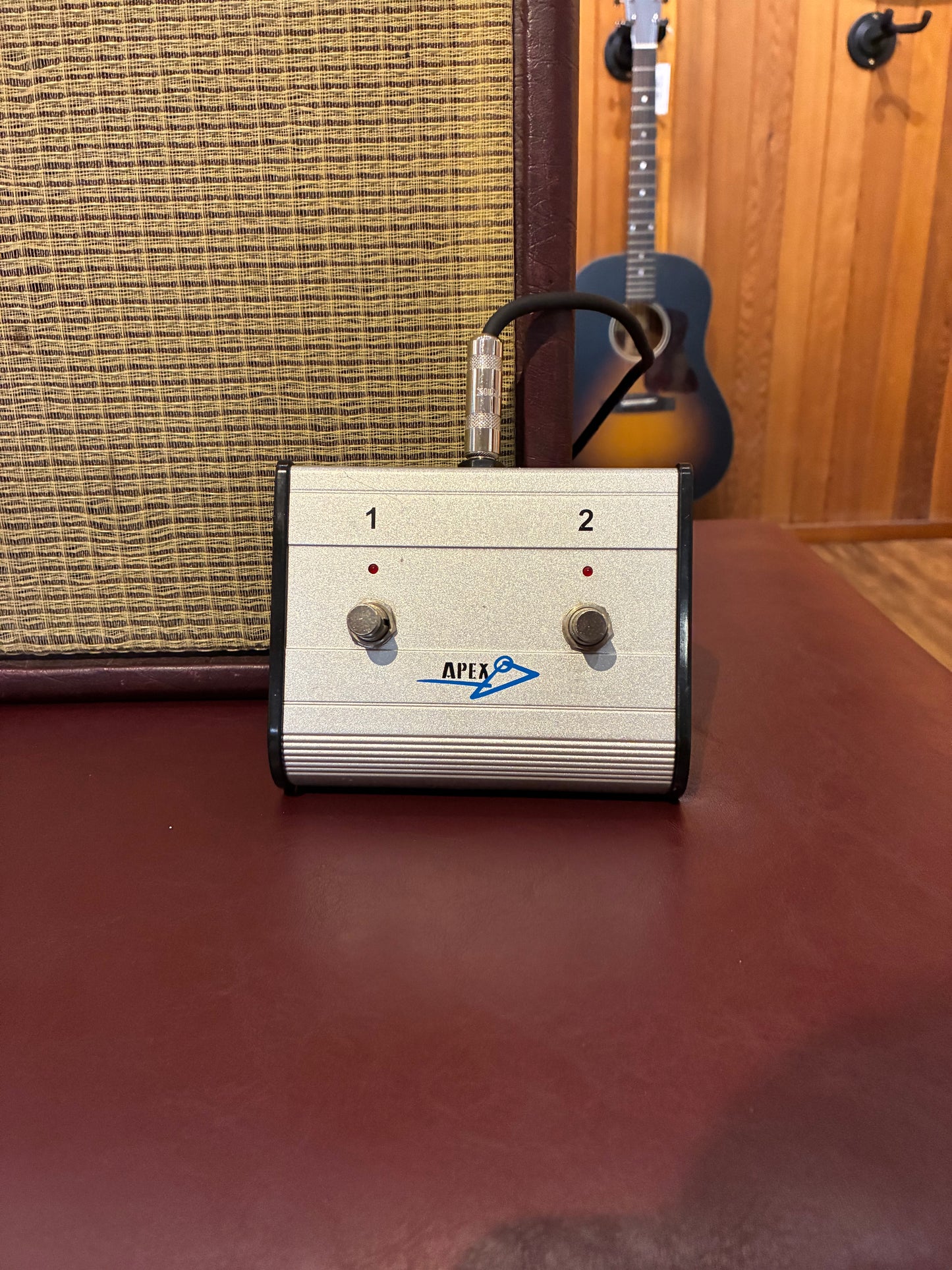 Traynor YCV20WR Custom Valve 1x12" 15w Guitar Combo - Wine Red (Used)