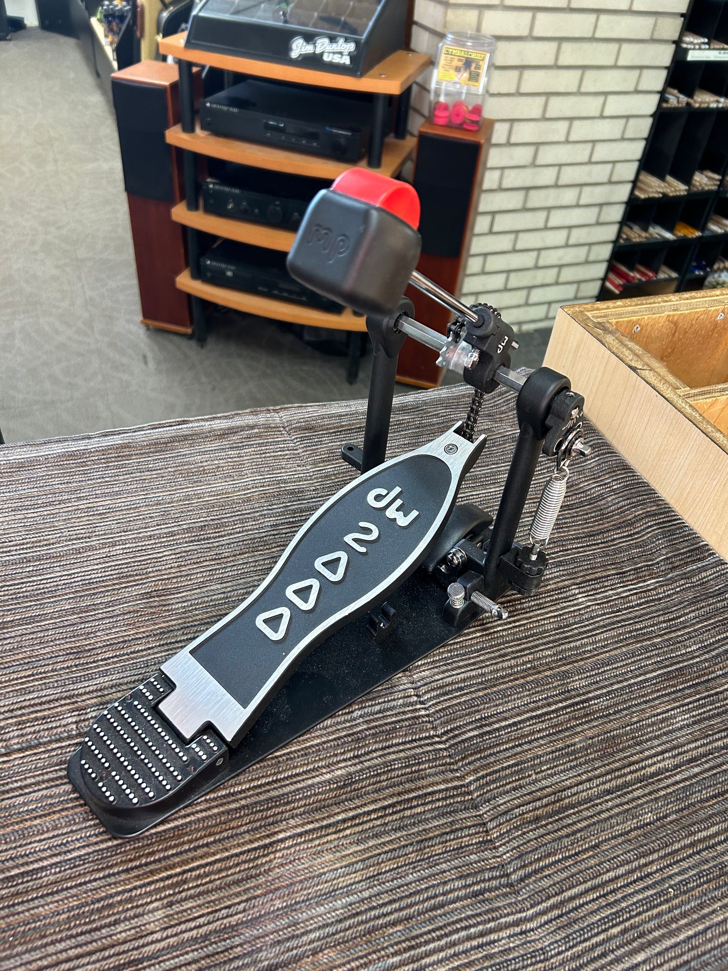 DW 2000 Single Kick Pedal (Demo)