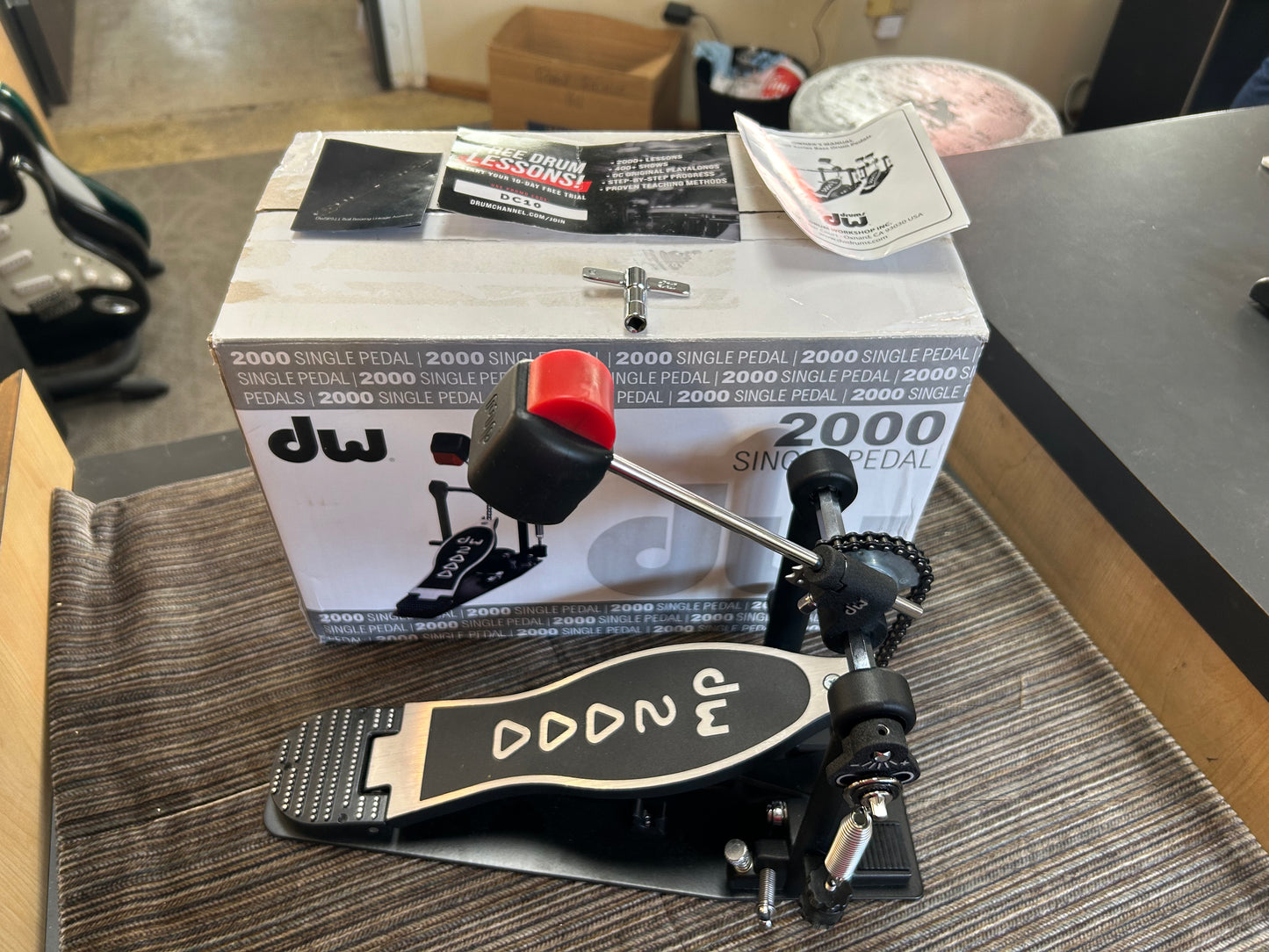 DW 2000 Single Kick Pedal (Demo)