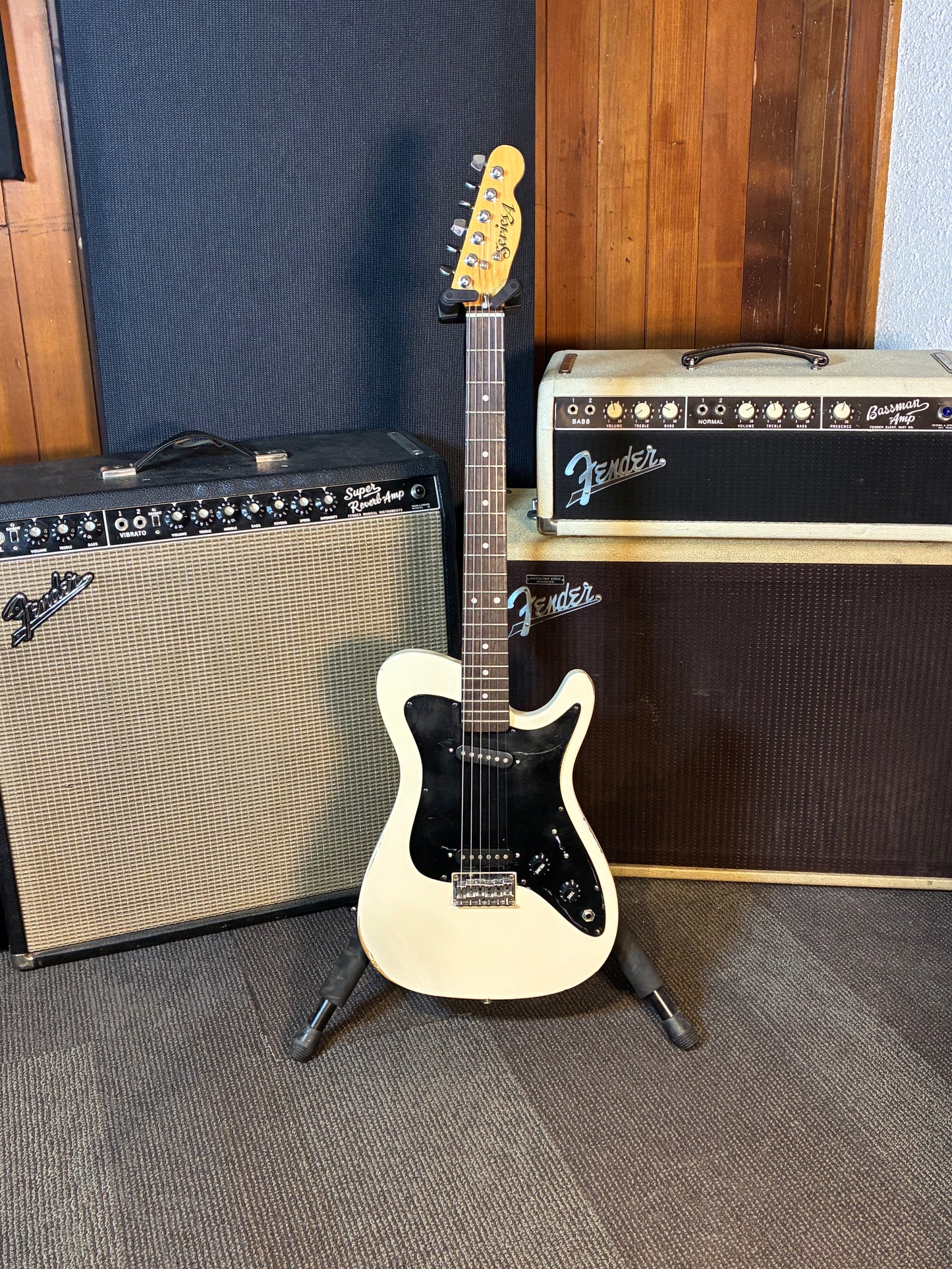 Series A Electric Guitar w/Case - White (Used)