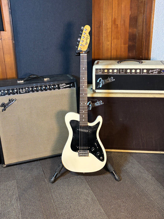 Series A Electric Guitar w/Case - White (Used)