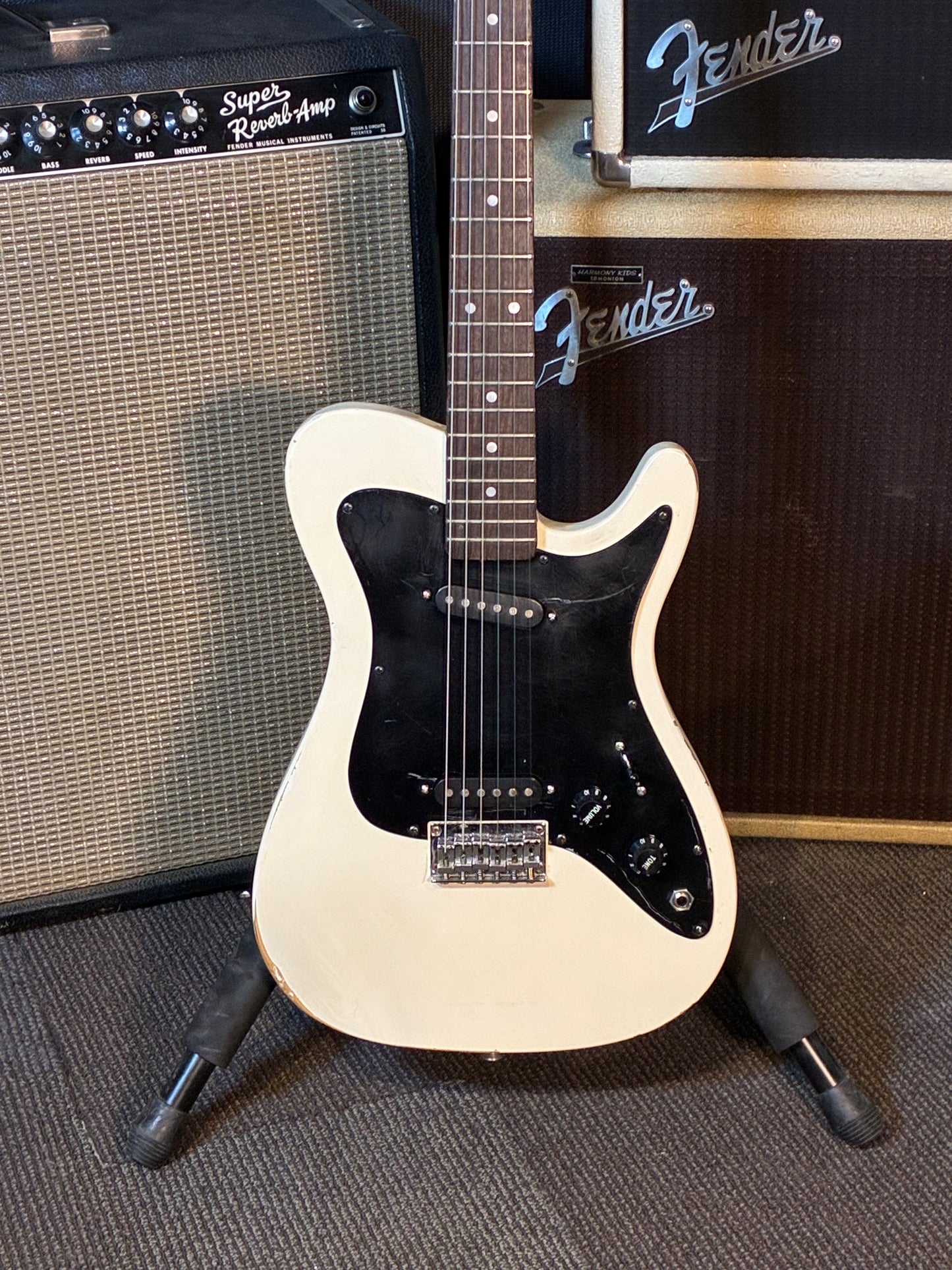 Series A Electric Guitar w/Case - White (Used)