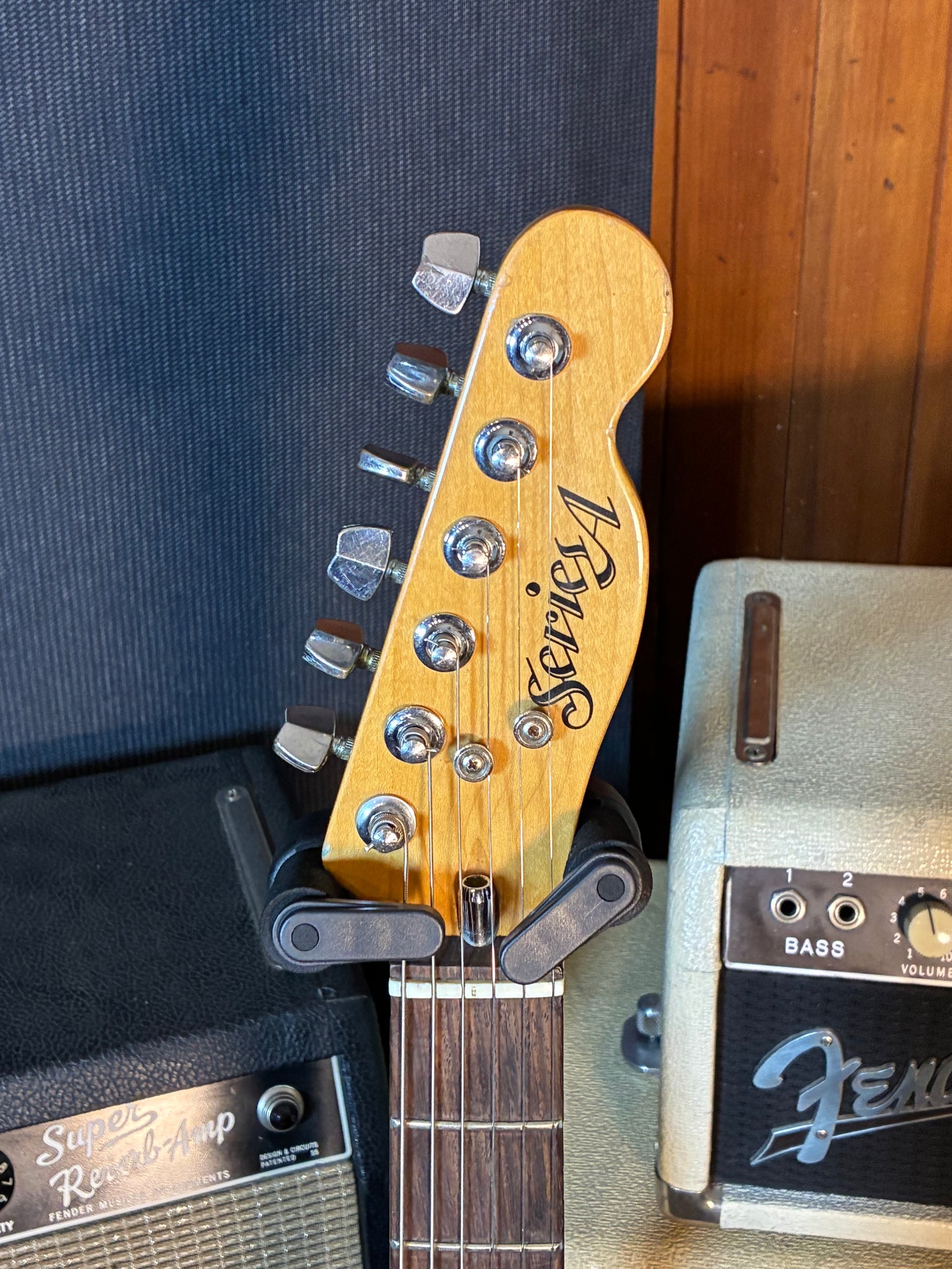 Series A Electric Guitar w/Case - White (Used)