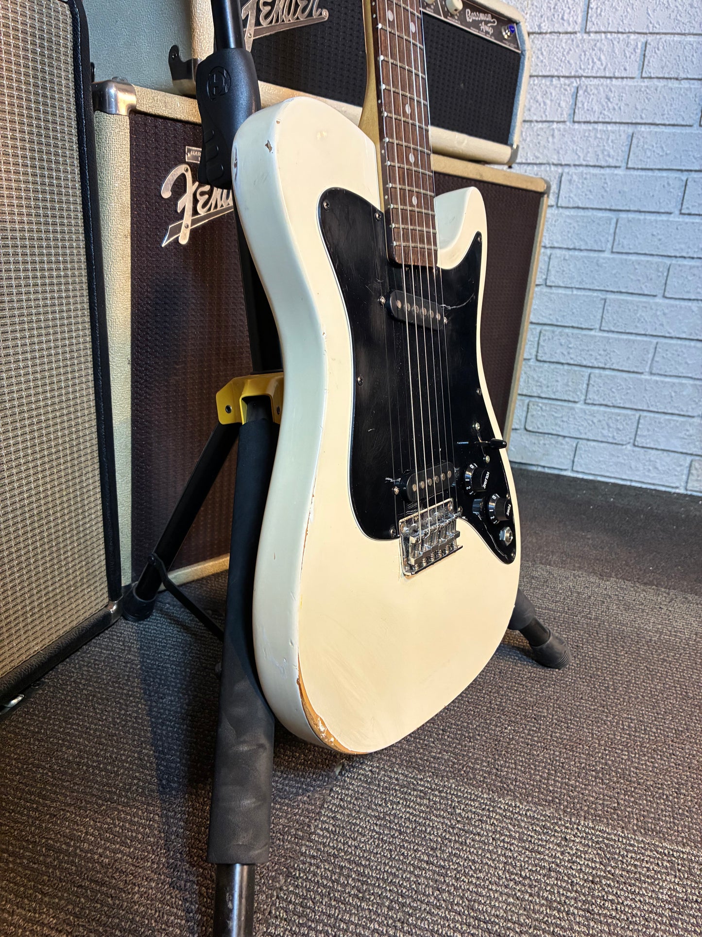 Series A Electric Guitar w/Case - White (Used)