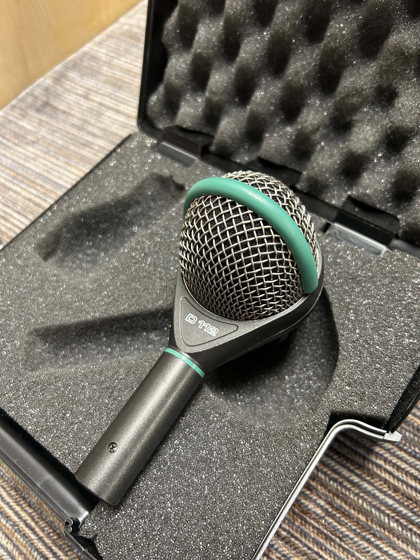 AKG D112 Dynamic Microphone w/Case & Clip (Late 1980's - Early 1990's)