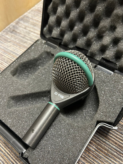AKG D112 Dynamic Microphone w/Case & Clip (Late 1980's - Early 1990's)