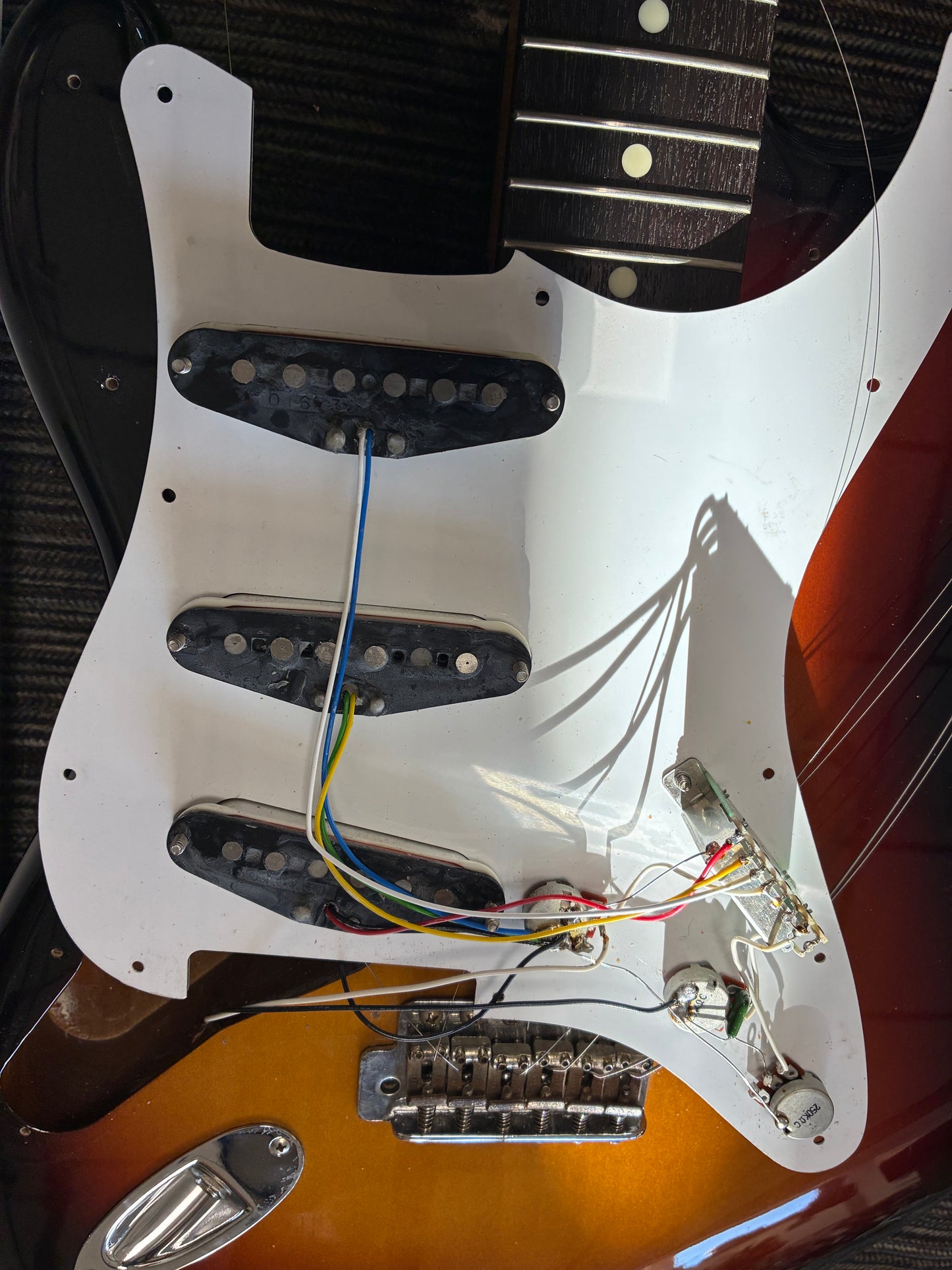 Fender Japan ST62L Left Handed Stratocaster w/Case - 3-Tone Sunburst  (1990's)