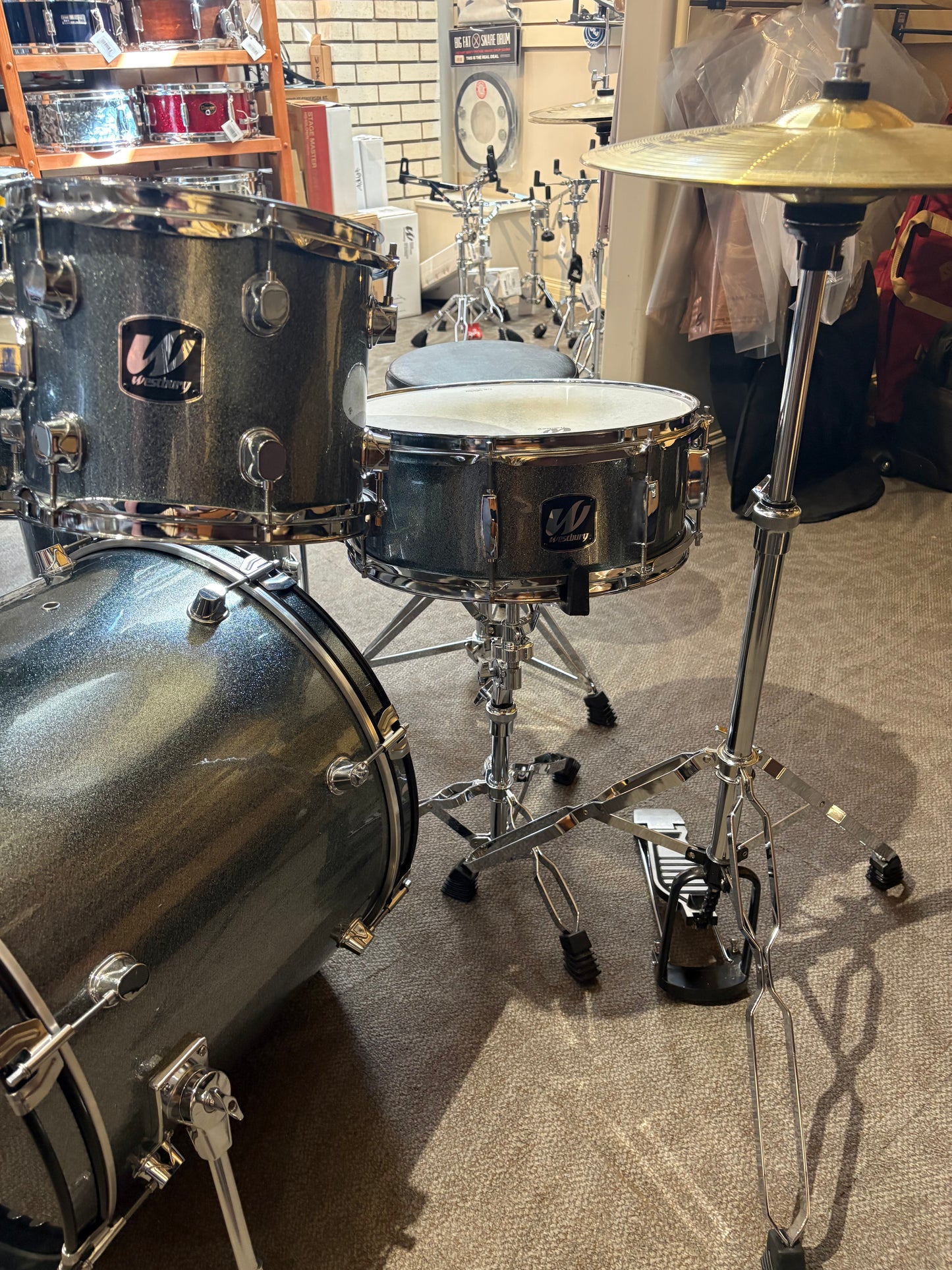 Westbury 5 Piece Drum Set w/Hardware & Cymbals - Aqua Sparkle (Used)