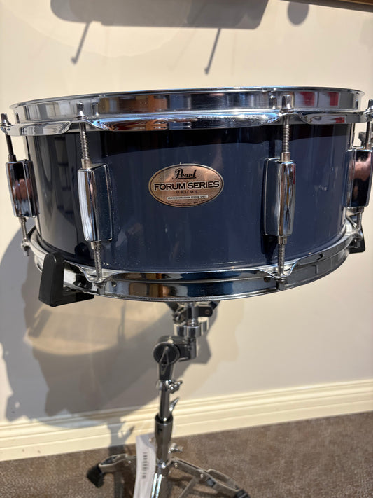 Pearl Forum 14"5.5" Snare Drum - Deep Blue (Early 2000's)