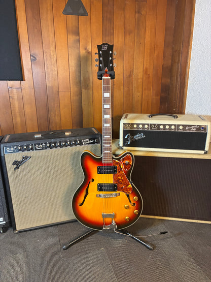 Guyatone SG-32T Hollow Body Electric Guitar (Mid 1960's - Early 1970's)