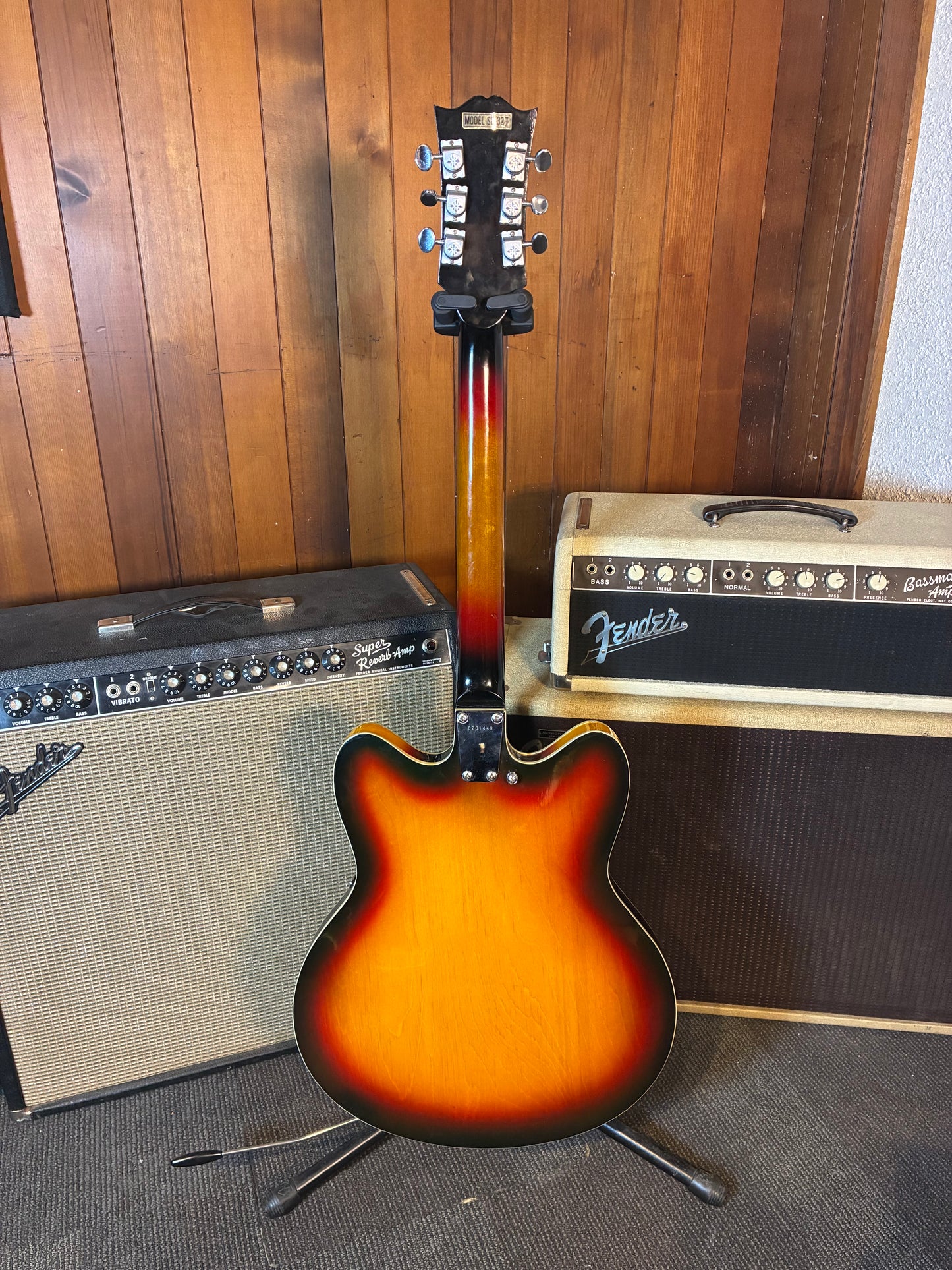 Guyatone SG-32T Hollow Body Electric Guitar (Mid 1960's - Early 1970's)