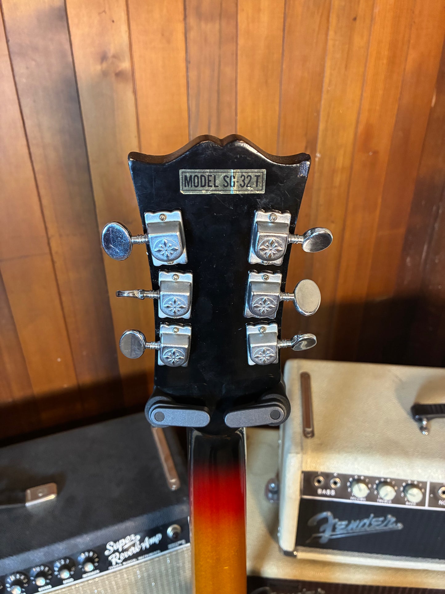 Guyatone SG-32T Hollow Body Electric Guitar (Mid 1960's - Early 1970's)