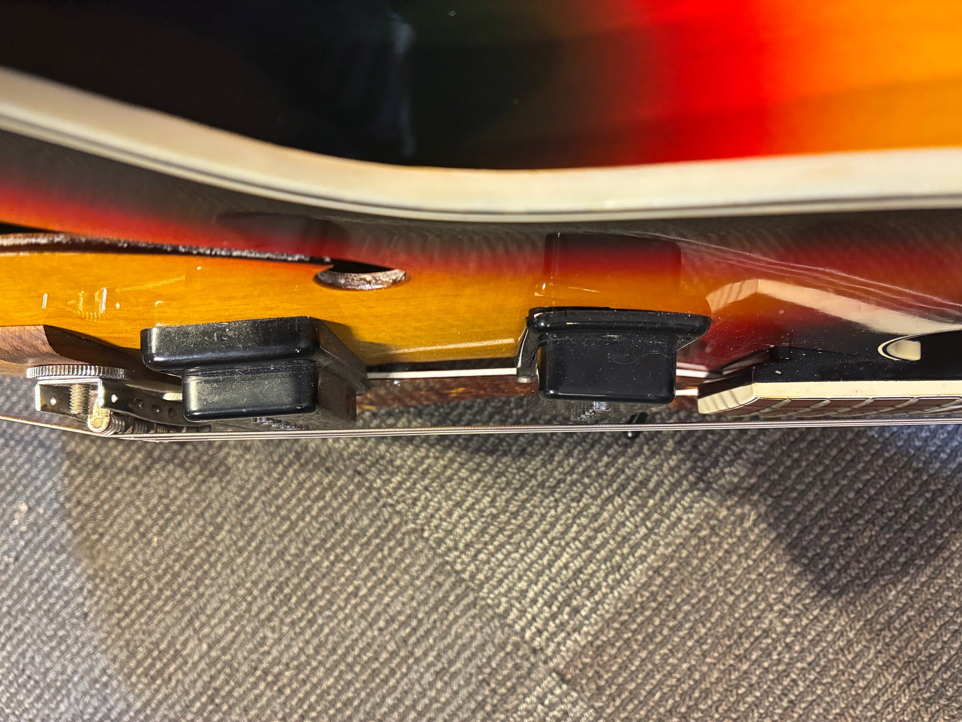 Guyatone SG-32T Hollow Body Electric Guitar (Mid 1960's - Early Guyatone SG-32T Hollow Body Electric Guitar (Mid 1960's - Early