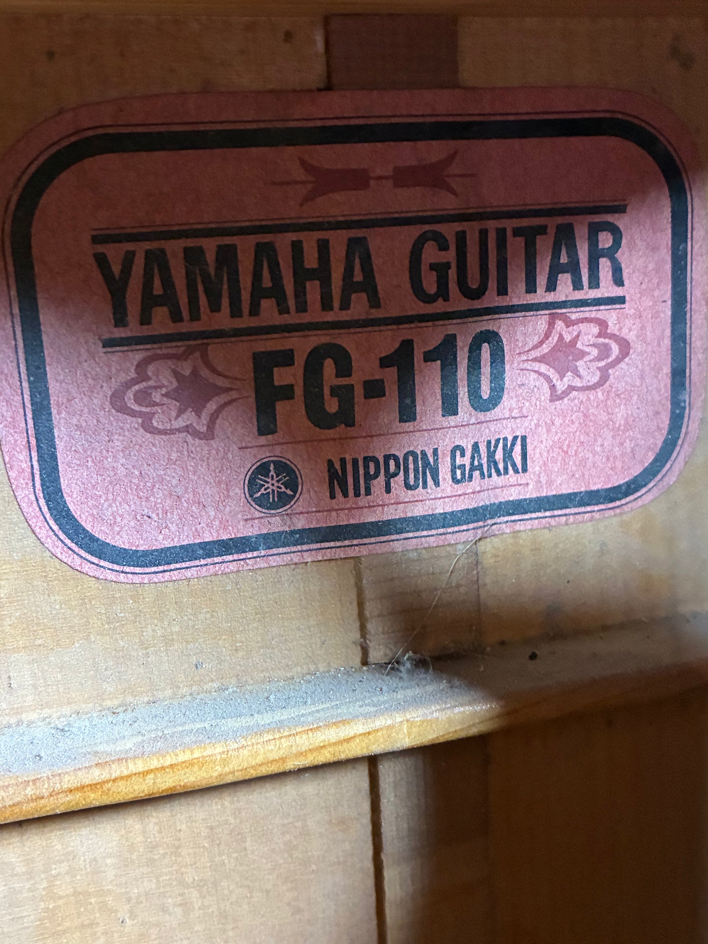 Yamaha FG-110 Folk Acoustic Guitar w/Chipboard Case (Late 1960's - Early 1970's)