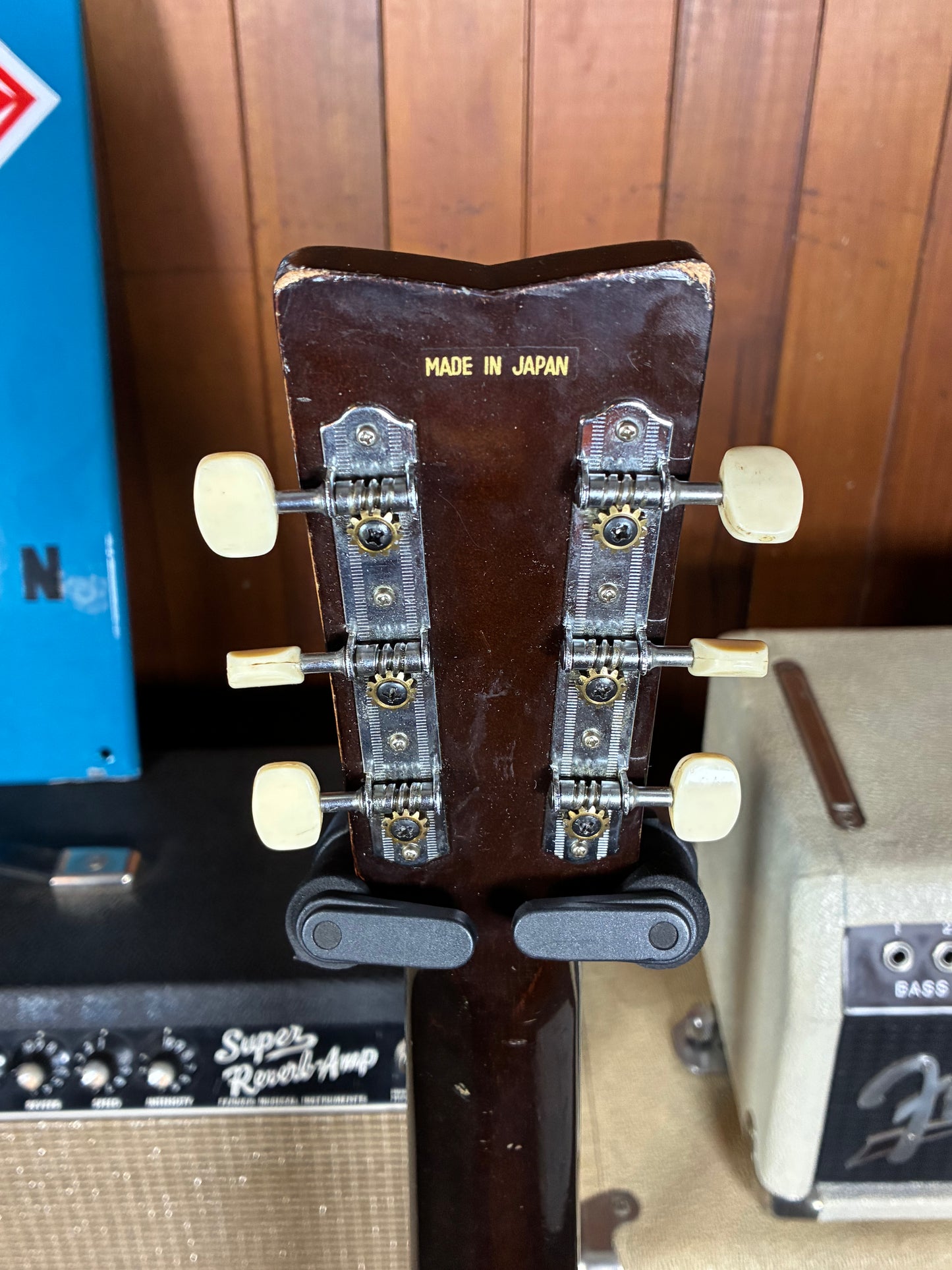Yamaha FG-110 Folk Acoustic Guitar w/Chipboard Case (Late 1960's - Early 1970's)
