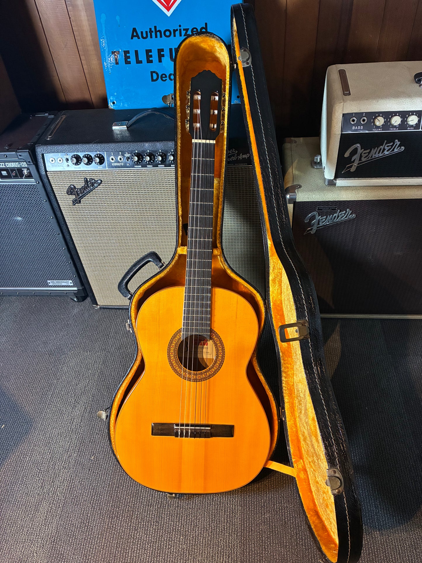 Bartolome Lozano Guitarras Flamenco Guitar w/Case (Used)