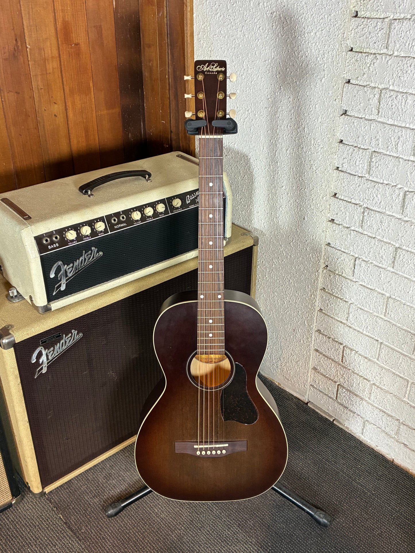 Art & Lutherie Roadhouse Acoustic/Electric Guitar - Bourbon Burst (Used)