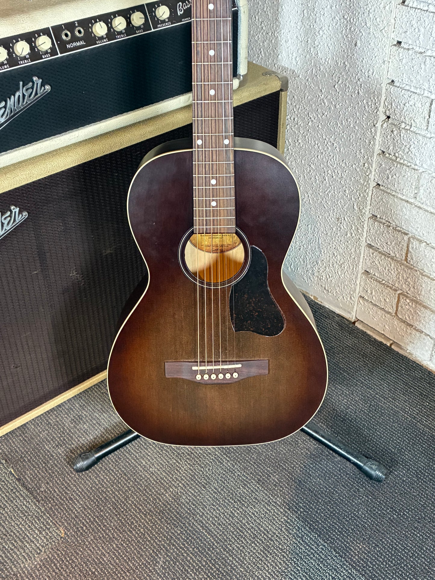 Art & Lutherie Roadhouse Acoustic/Electric Guitar - Bourbon Burst (Used)