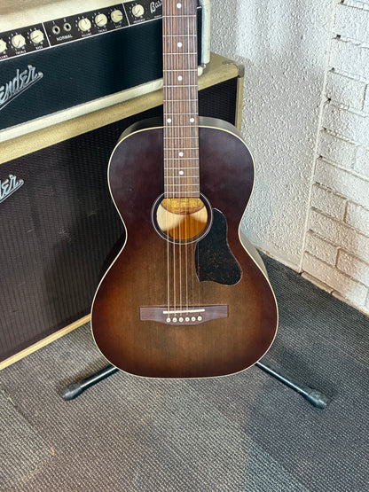 Art & Lutherie Roadhouse Acoustic/Electric Guitar - Bourbon Burst (Used)