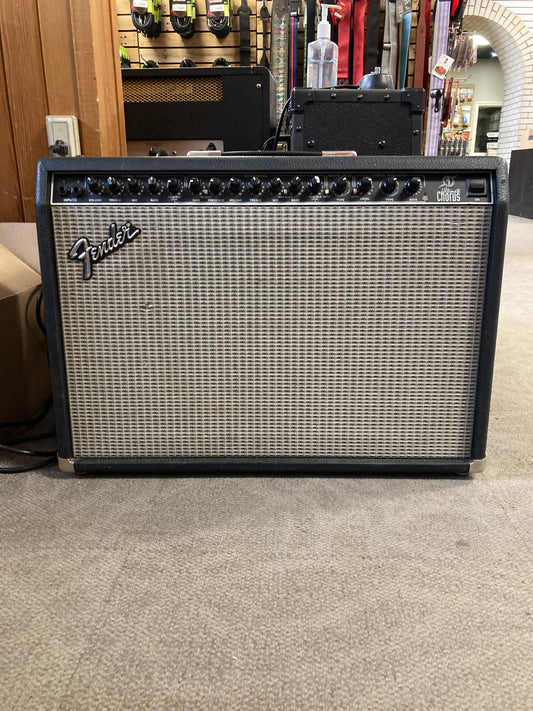 Fender Ultimate Chorus 65-Watt 2x12" Stereo Solid State Guitar Combo (1995 - 2001)