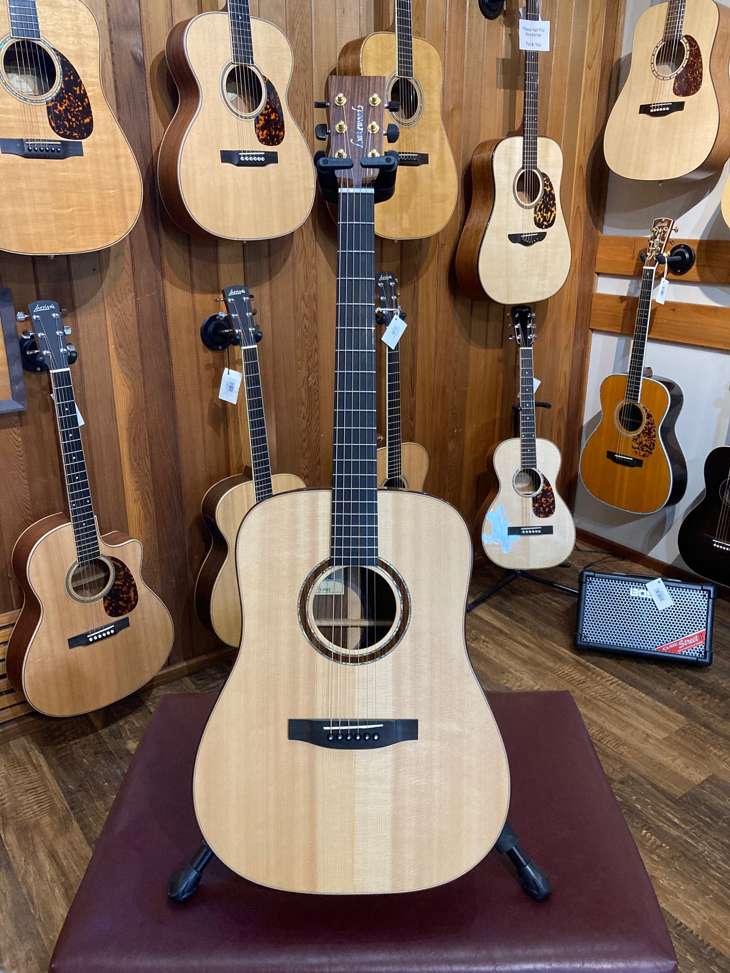 Lakewood D-32 Dreadnought Acoustic Guitar w/Case (Used)