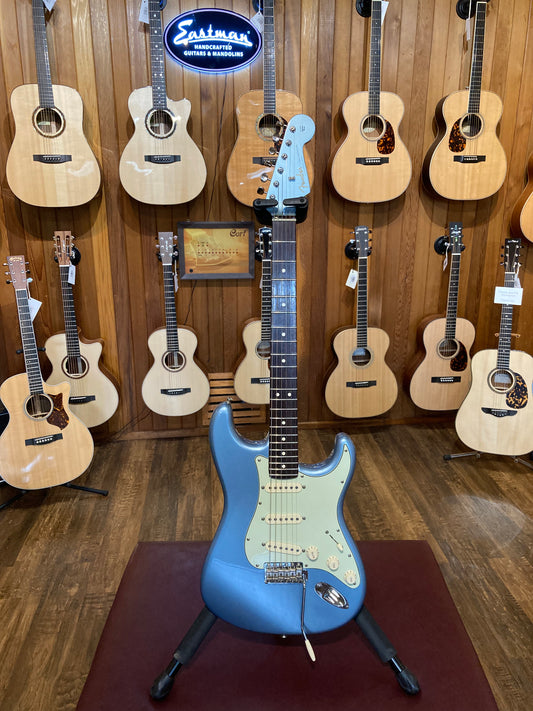 Fender FSR American Deluxe Vintage Player '62 Stratocaster w/Case - Ice Blue Metallic (2005)