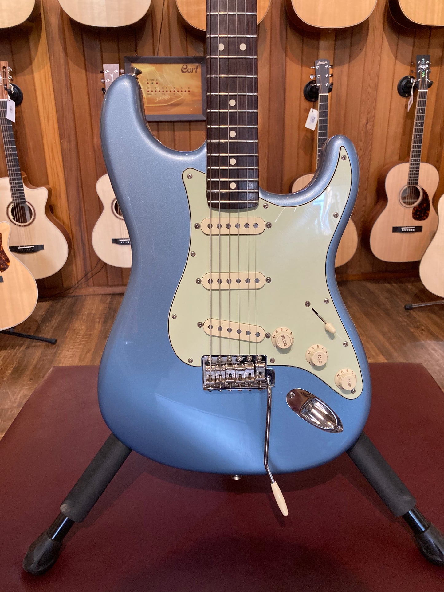 Fender FSR American Deluxe Vintage Player '62 Stratocaster w/Case - Ice Blue Metallic (2005)