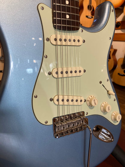Fender FSR American Deluxe Vintage Player '62 Stratocaster w/Case - Ice Blue Metallic (2005)